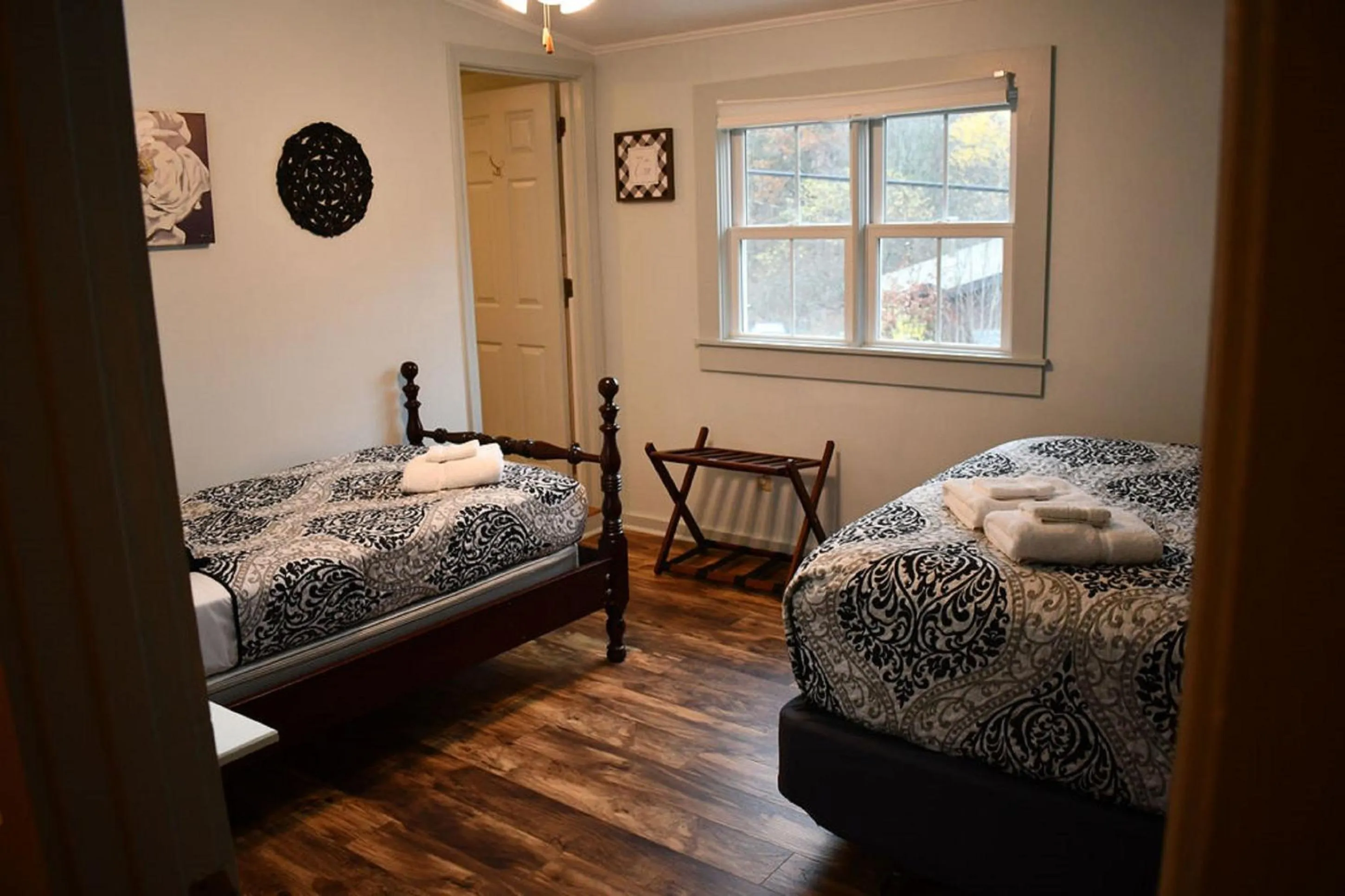 Bedroom, Bed in Brook Road Inn