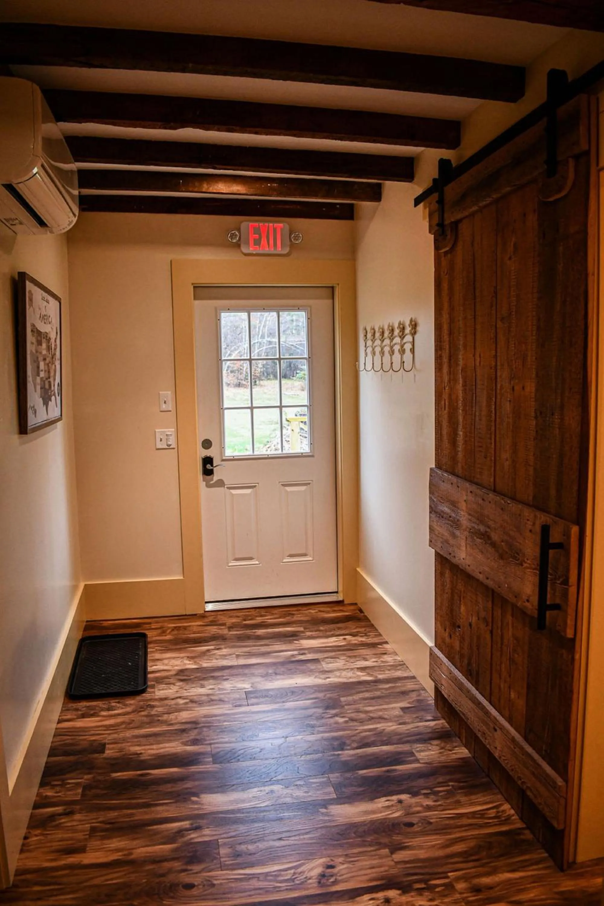 Facade/entrance in Brook Road Inn