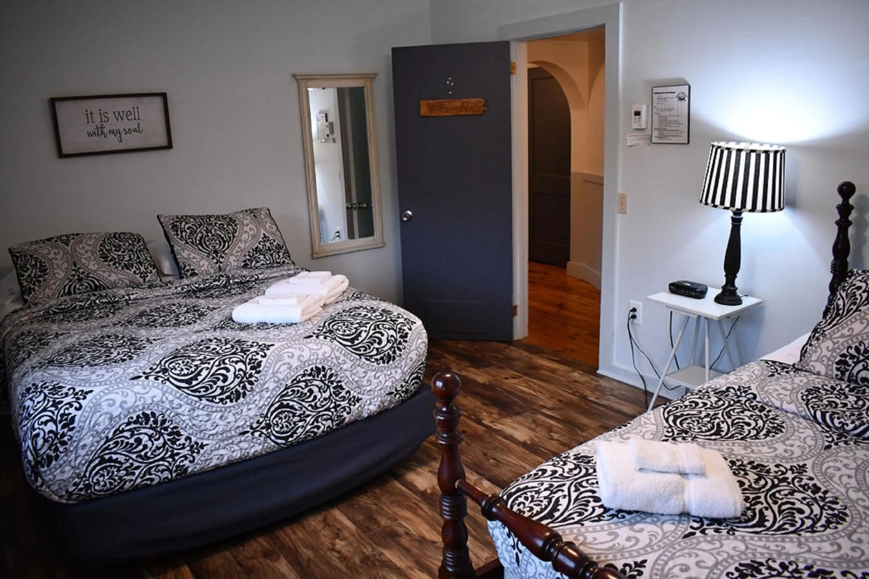 Bedroom, Bed in Brook Road Inn