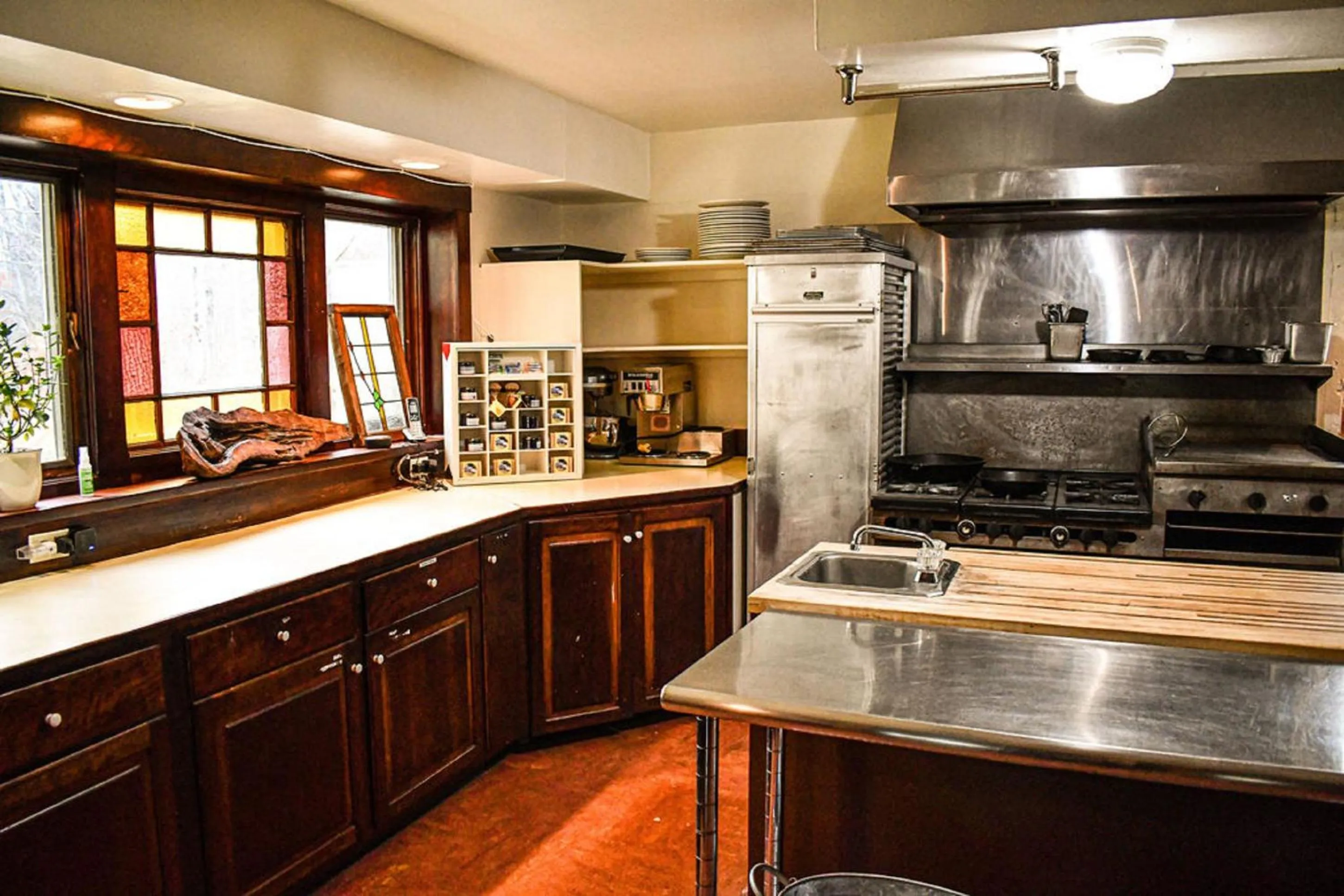 Communal kitchen in Brook Road Inn