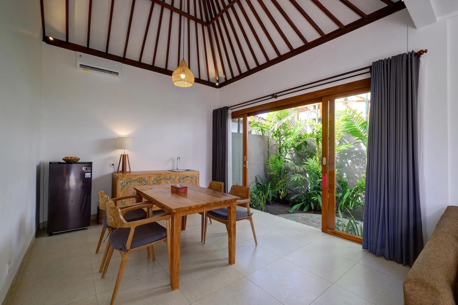 Garden in Wide Sands Beach Retreat