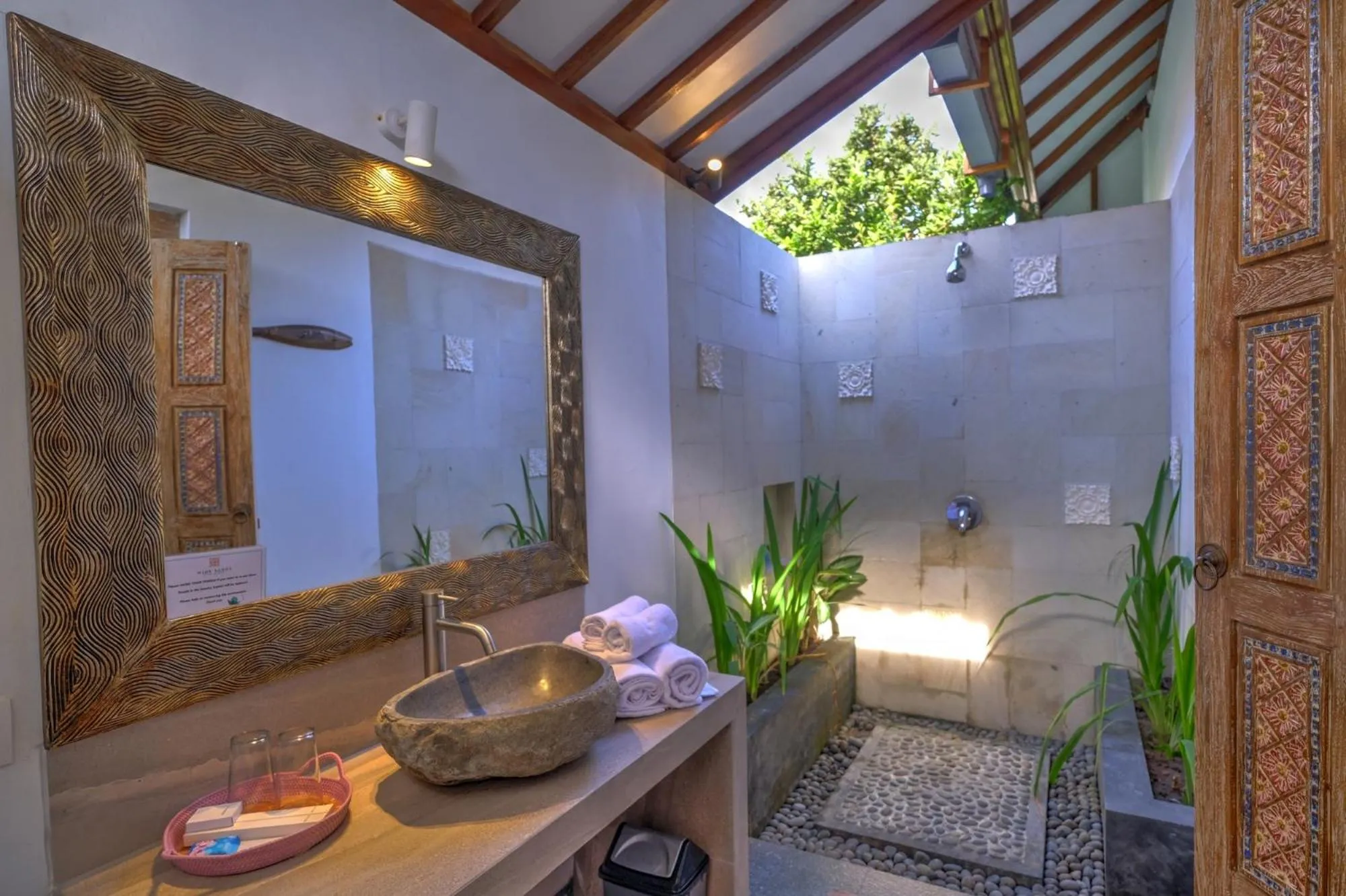 Shower in Wide Sands Beach Retreat