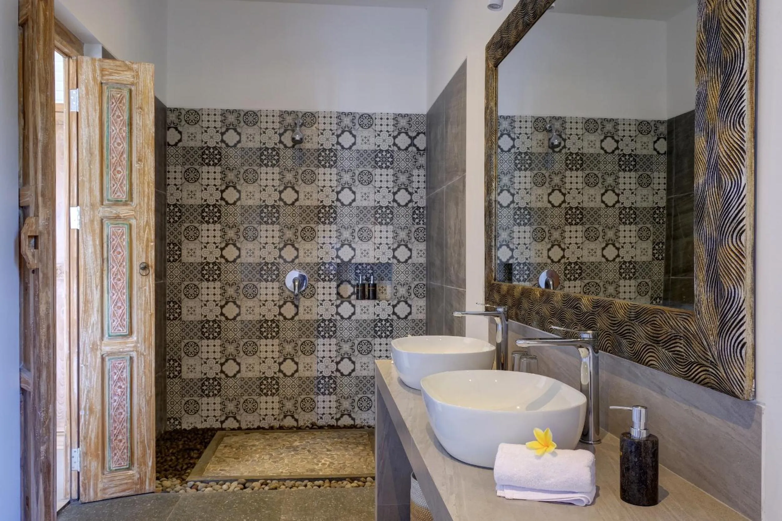 Shower in Wide Sands Beach Retreat