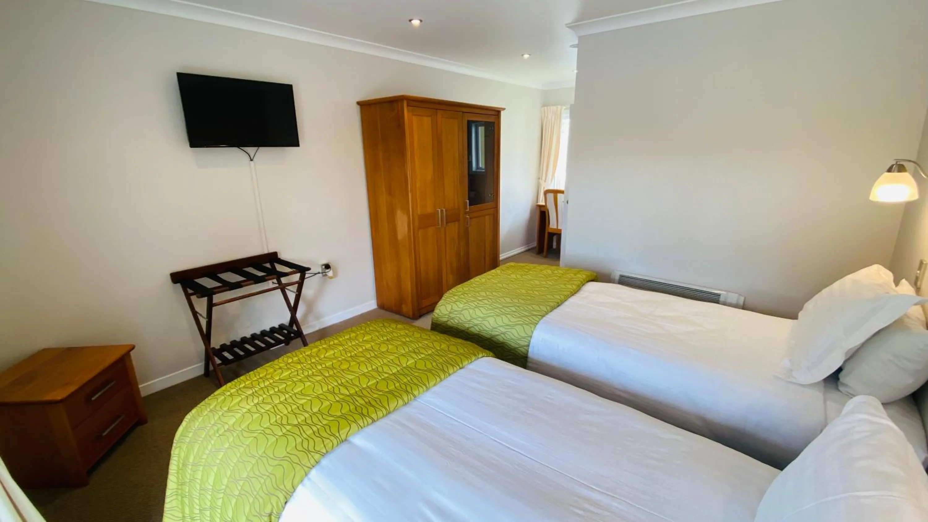 Twin Room in Mountain House, Stratford, Ngati Ruanui