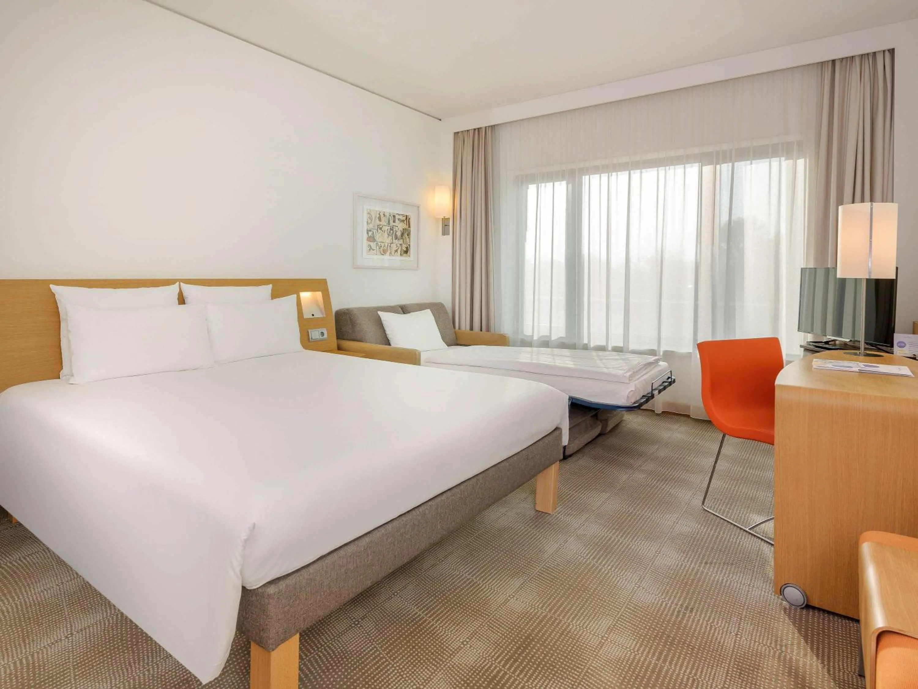 Bedroom, Bed in Novotel Berlin Am Tiergarten