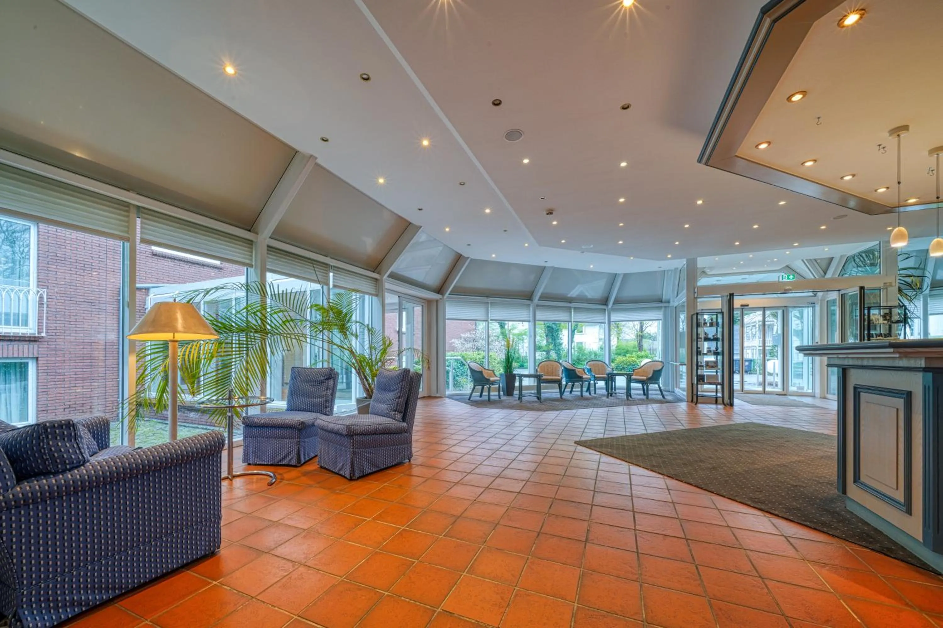 Lobby or reception in Parkhotel Am Glienberg by NP