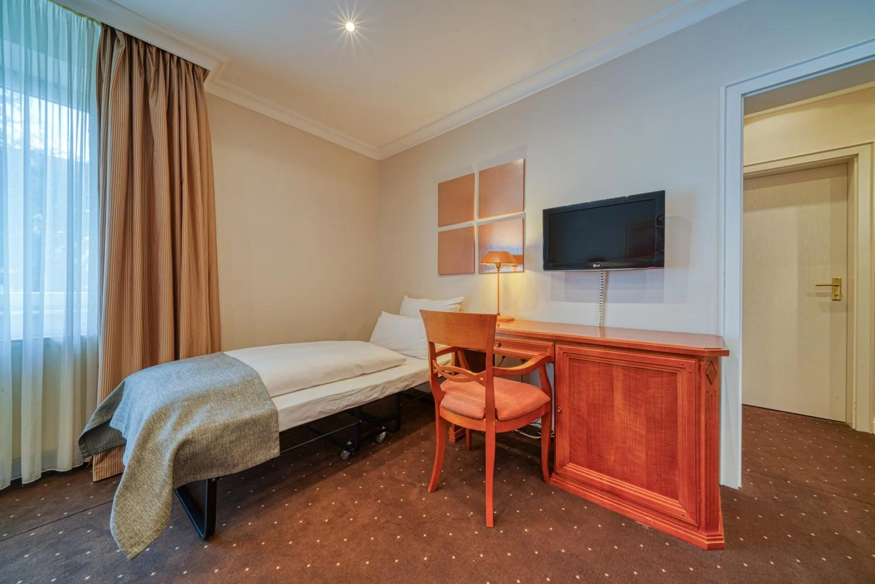 Bed in Parkhotel Am Glienberg by NP