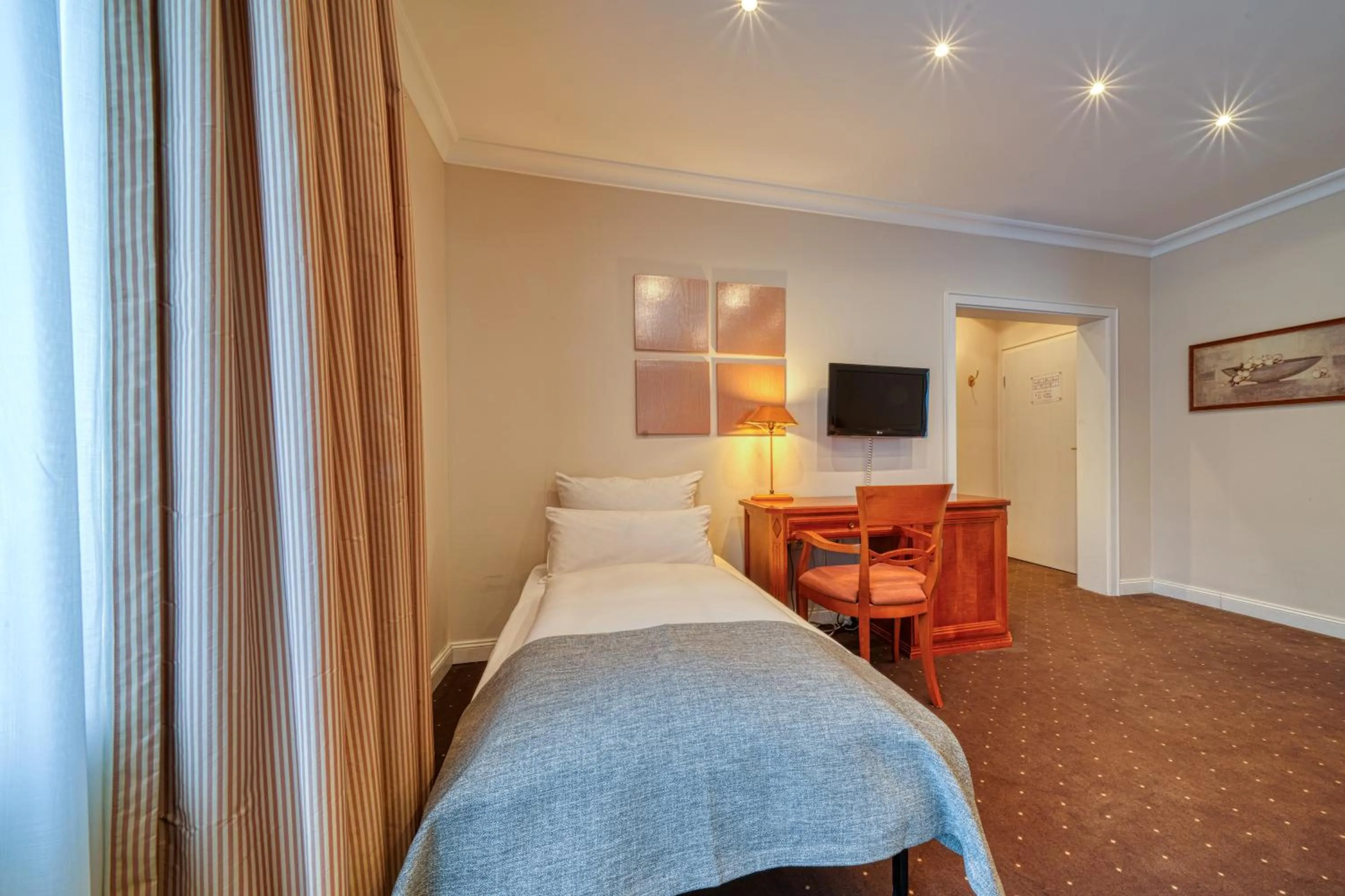 Bed in Parkhotel Am Glienberg by NP