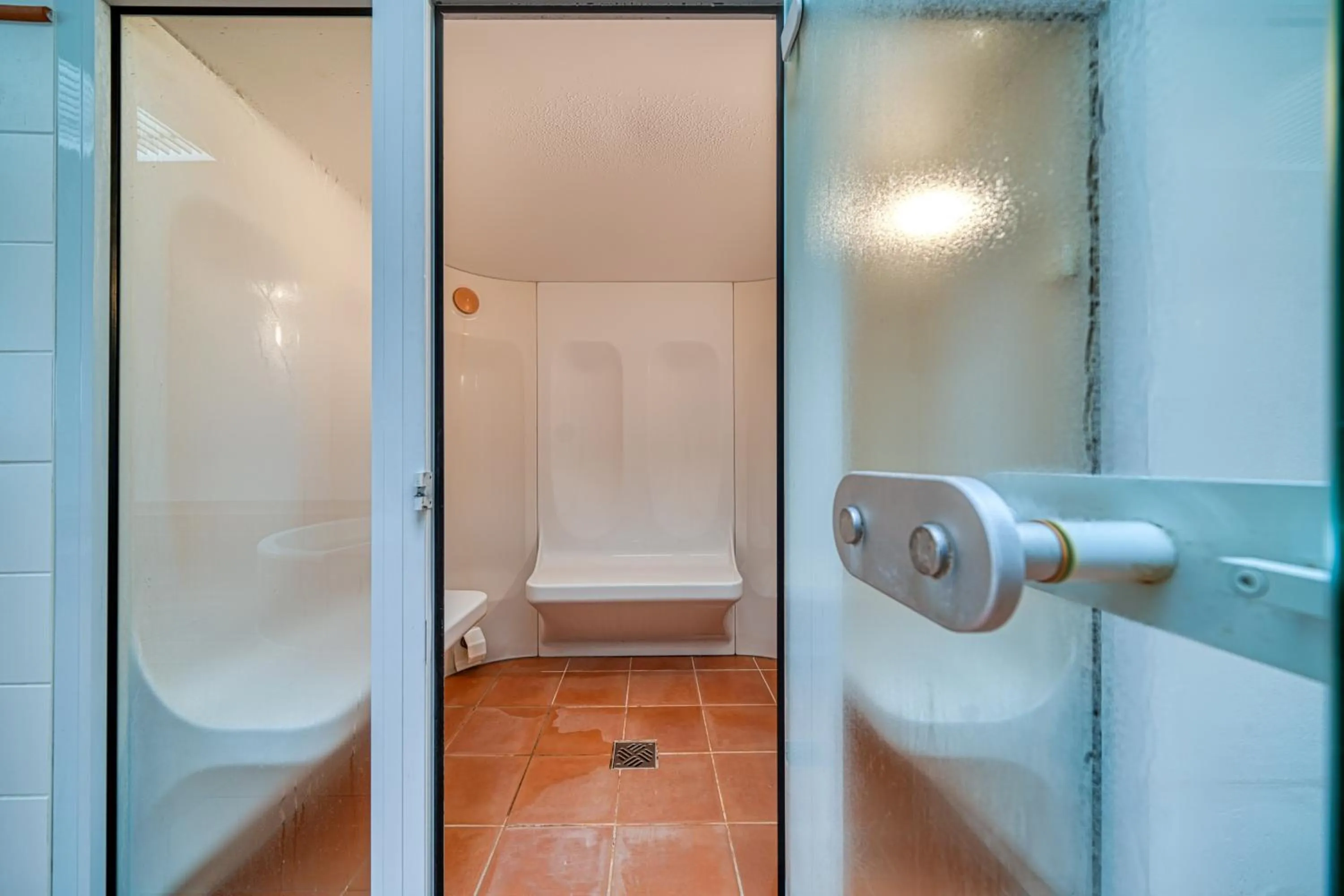 Steam room in Parkhotel Am Glienberg by NP