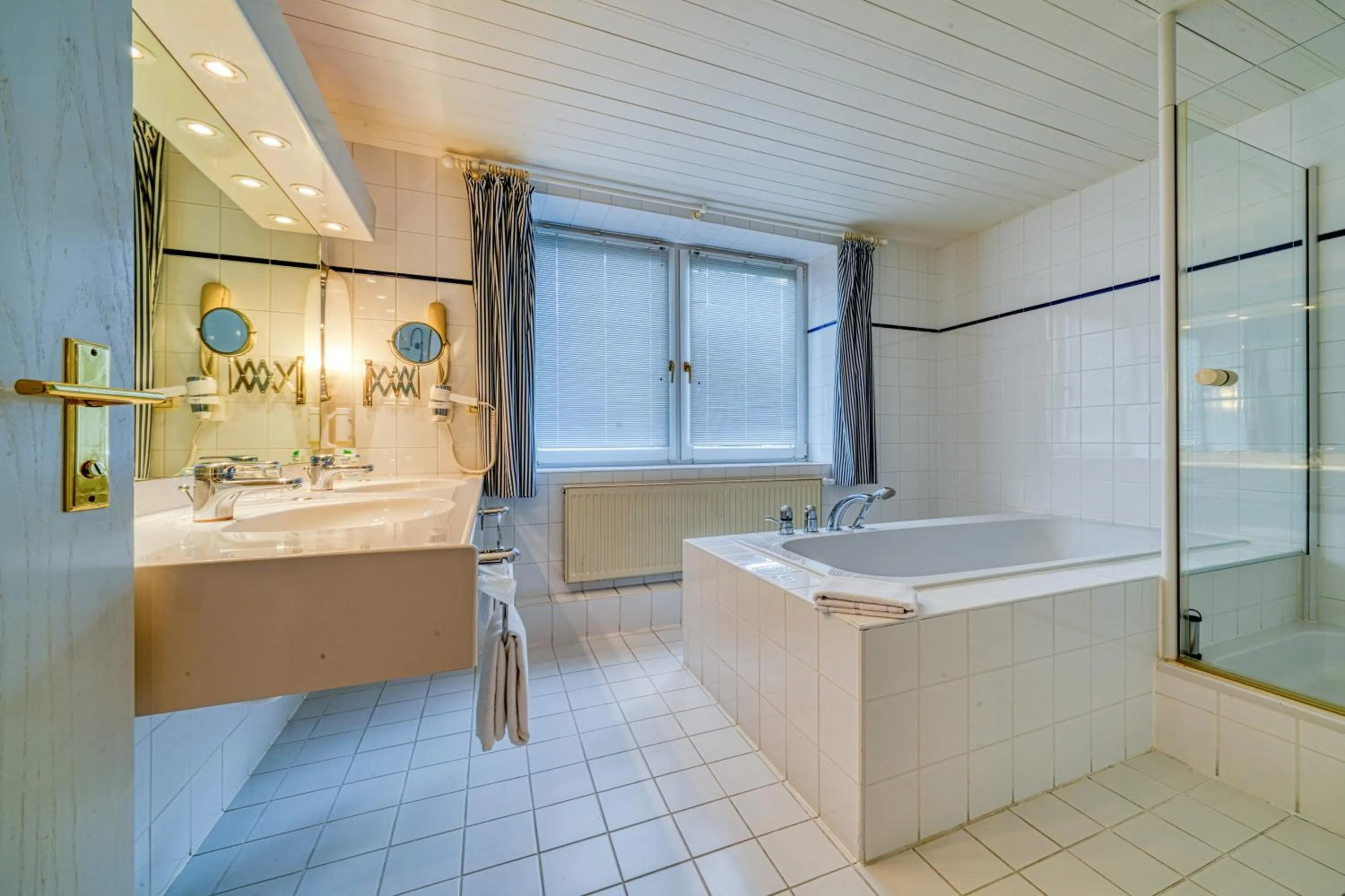Shower in Parkhotel Am Glienberg by NP