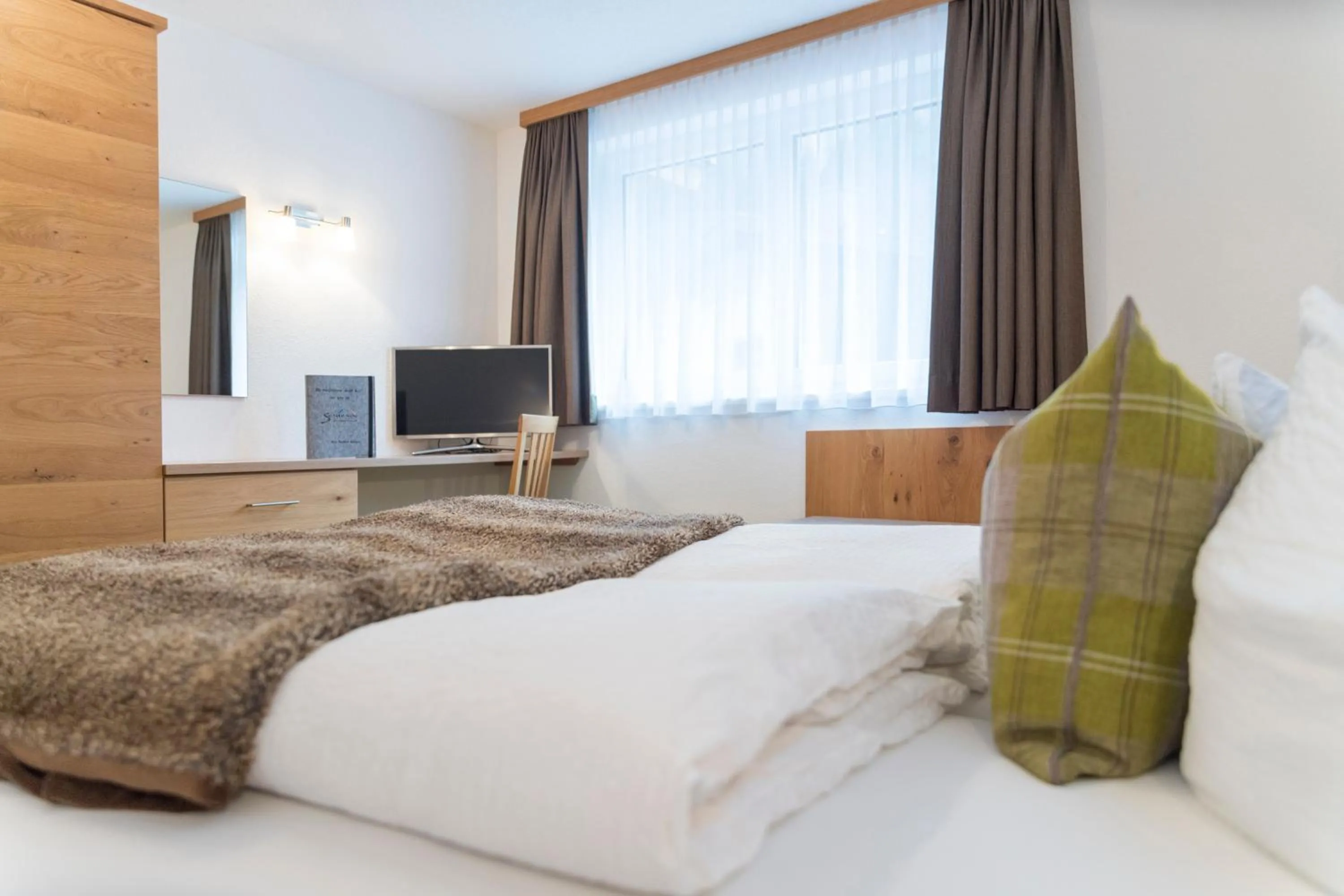 Photo of the whole room, Bed in Apart Garni Sesvenna