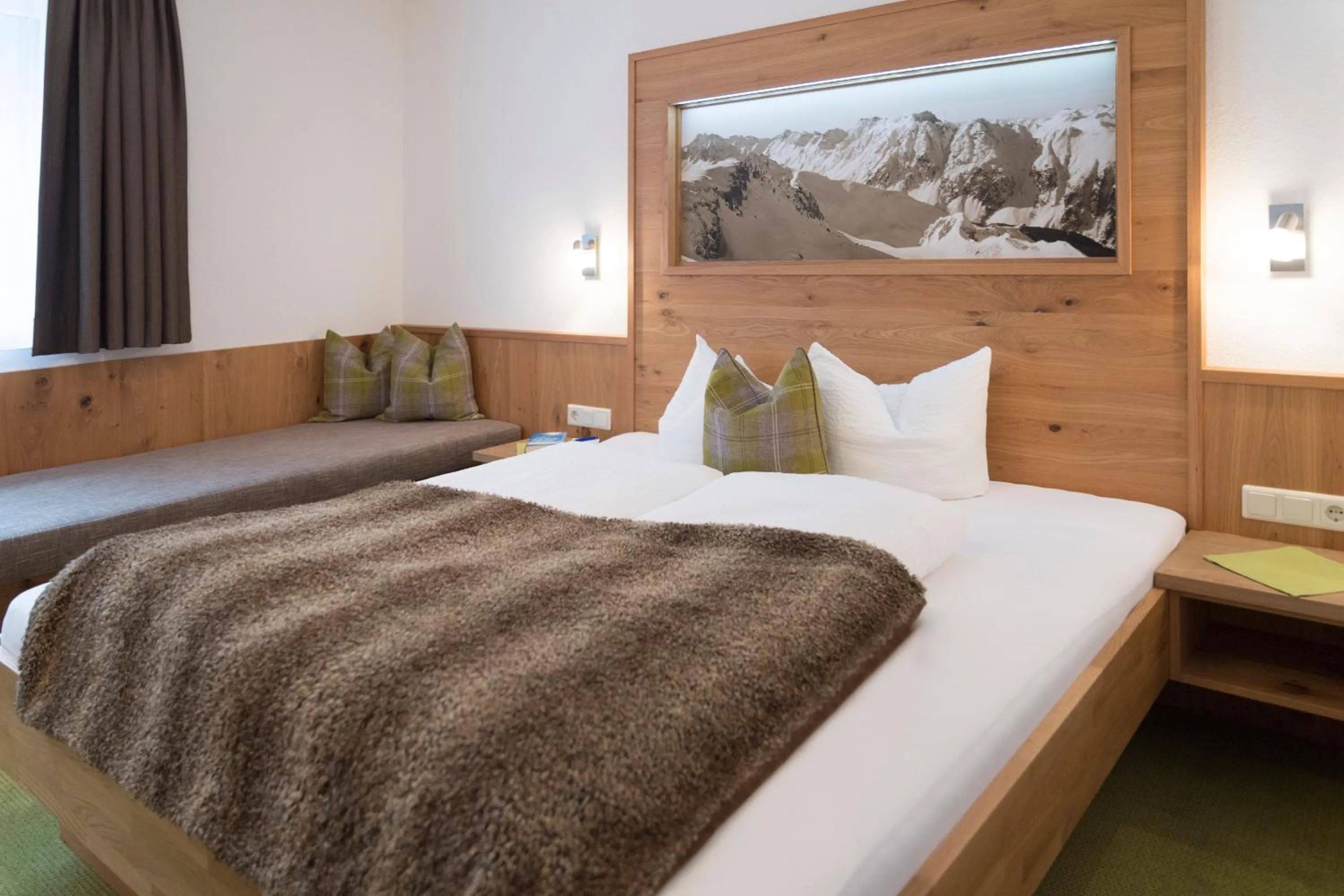 Photo of the whole room, Bed in Apart Garni Sesvenna