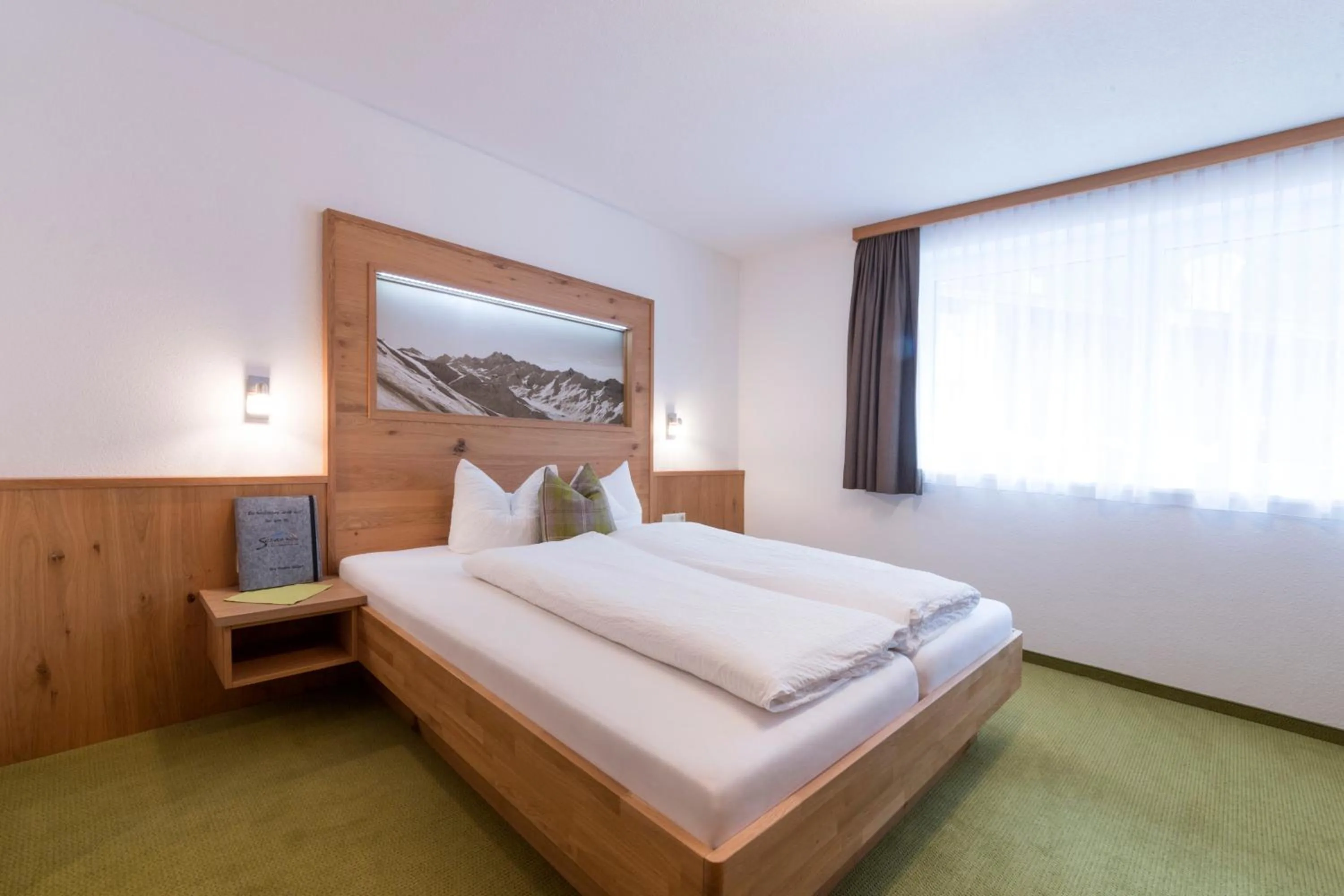 Photo of the whole room, Bed in Apart Garni Sesvenna