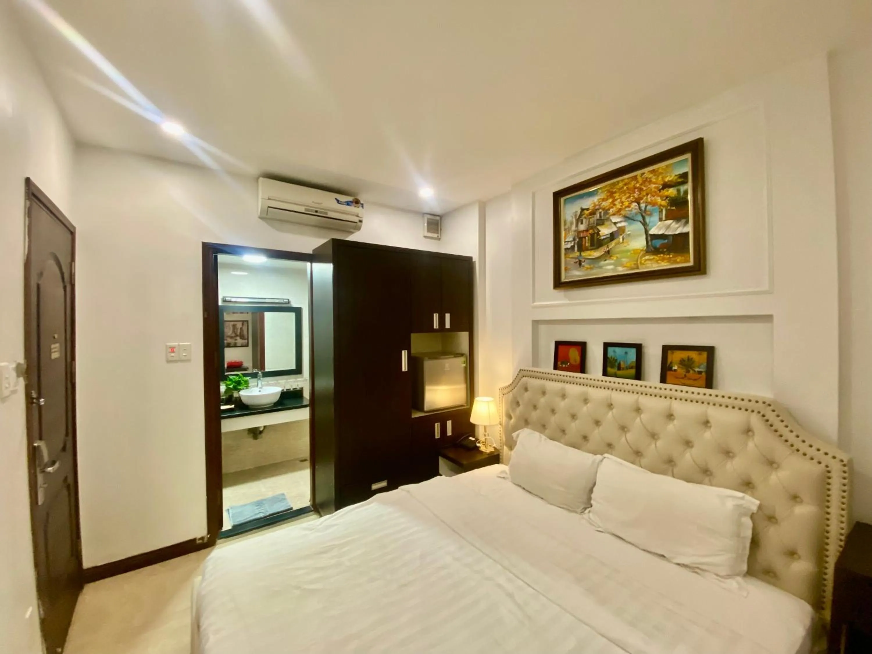 Bed in Chariot Hotel