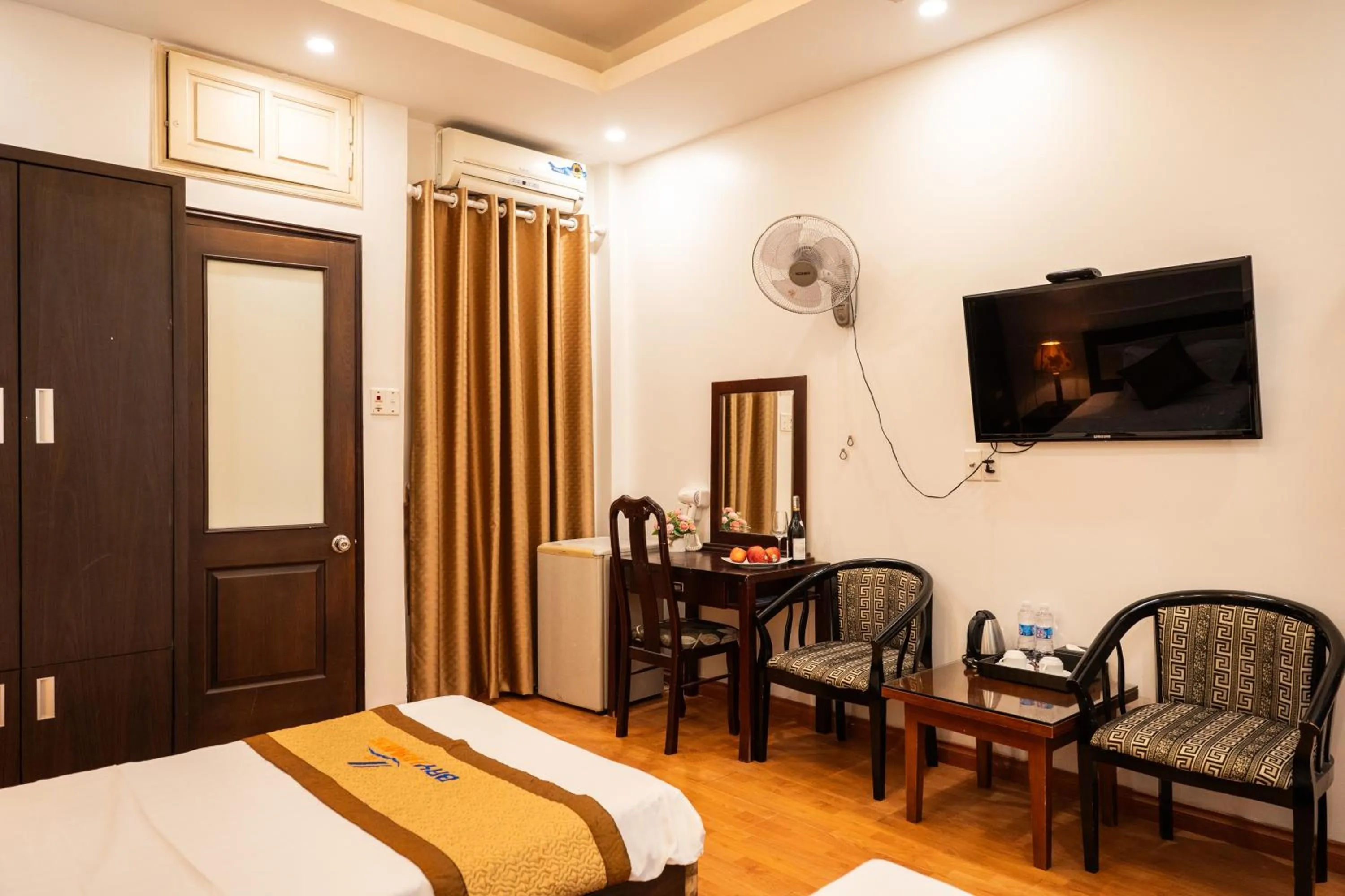 Photo of the whole room, Bed in Chariot Hotel