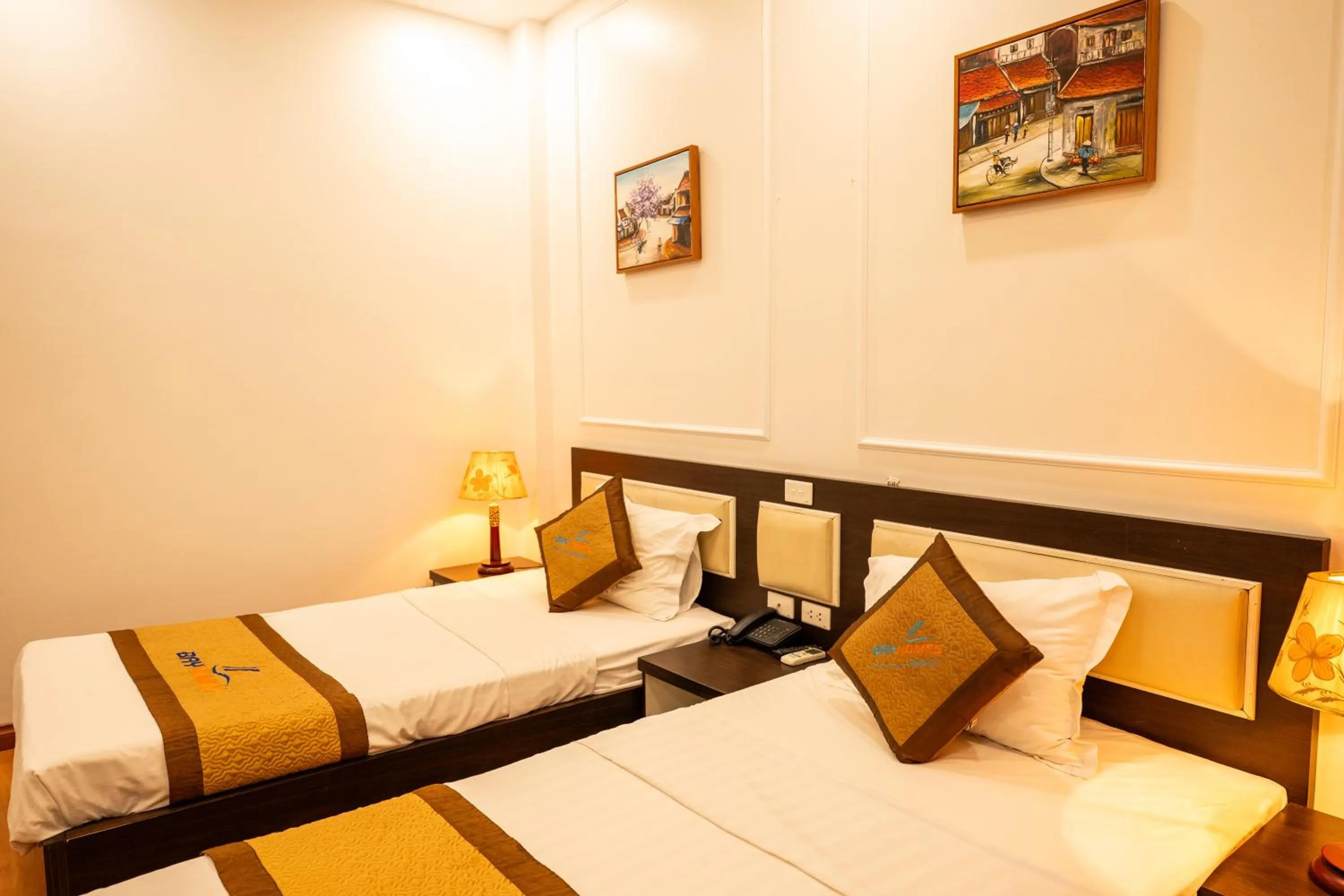 Bed in Chariot Hotel