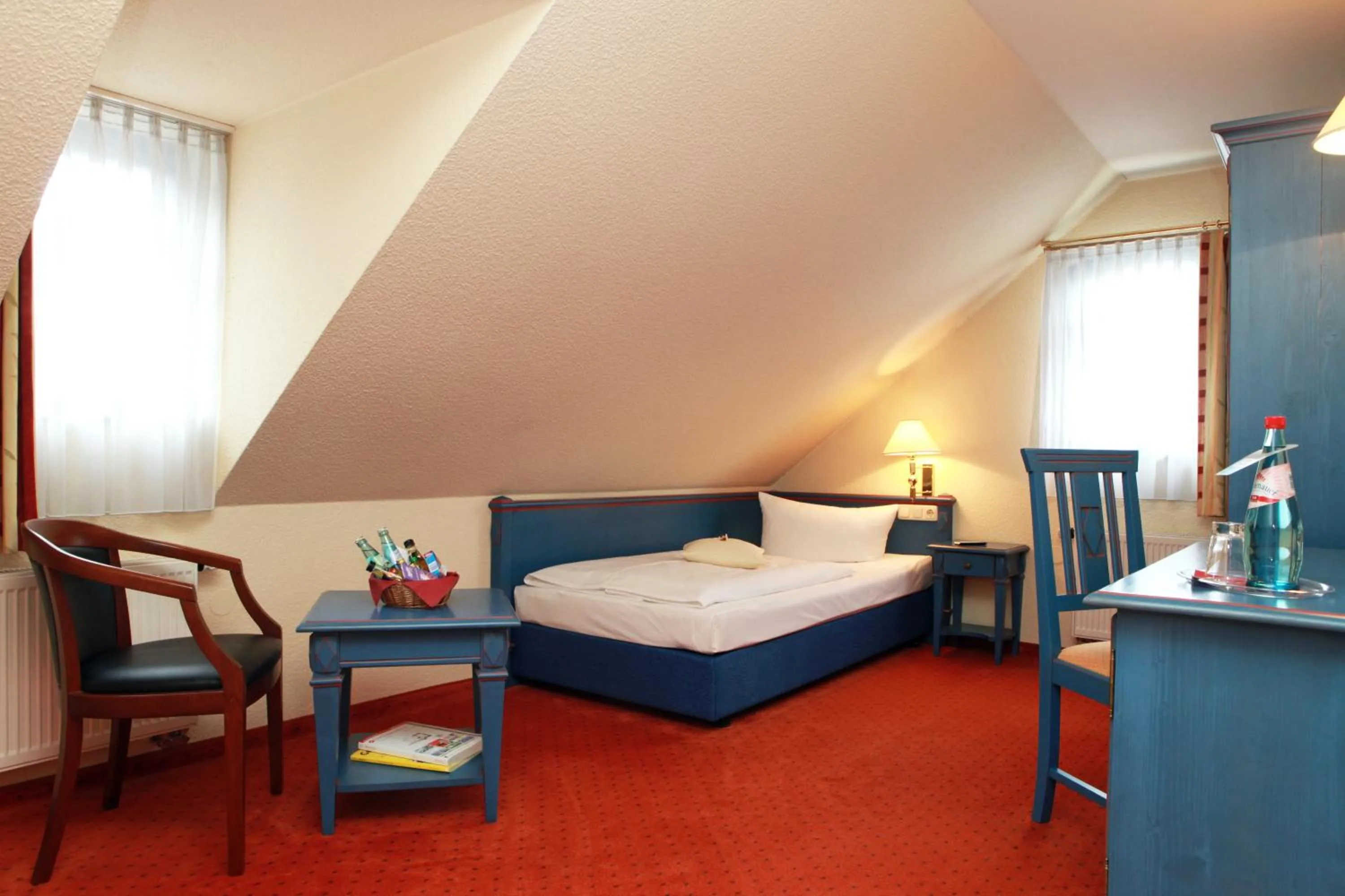 Photo of the whole room, Bed in Hotel Erbgericht Buntes Haus