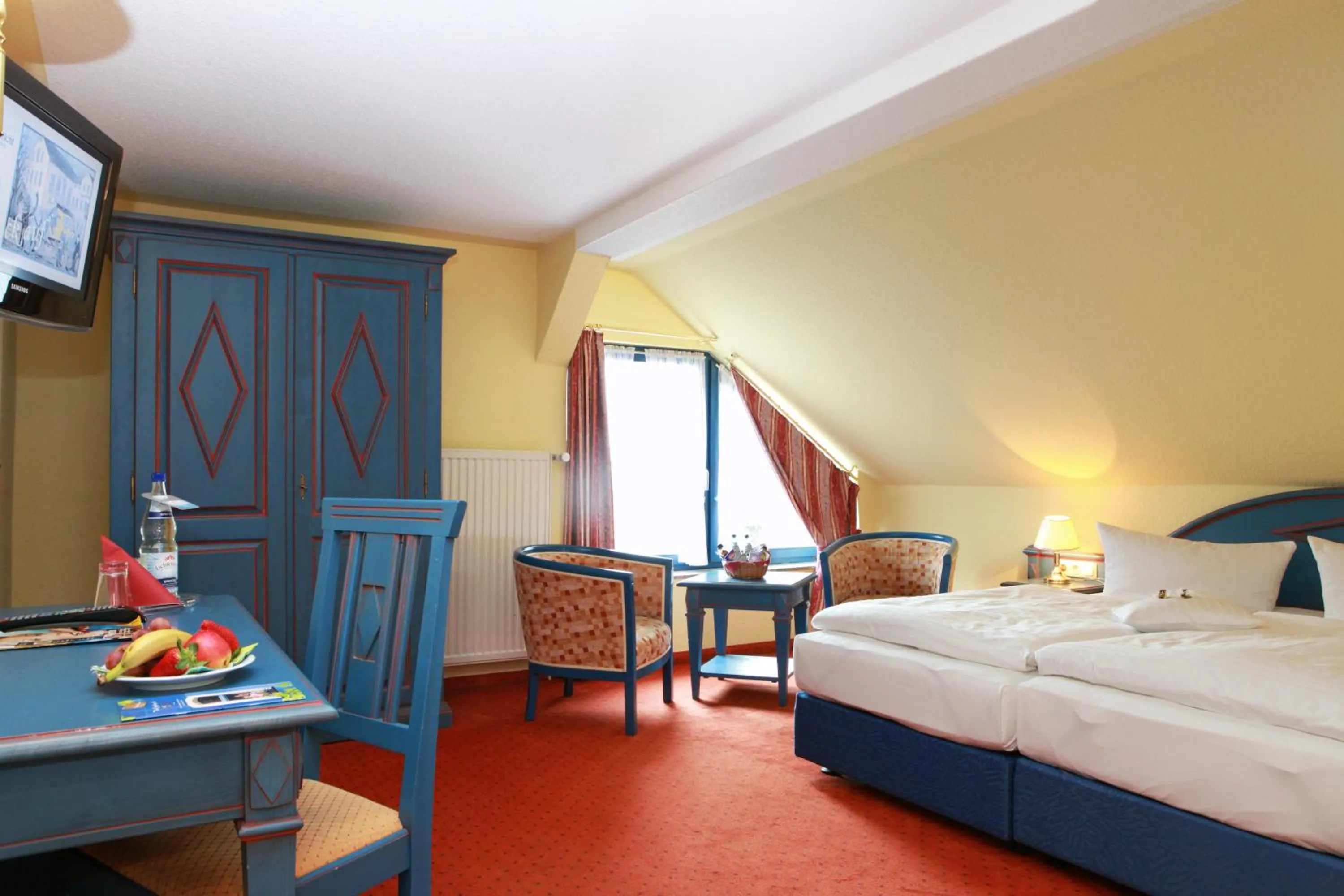 Photo of the whole room, Bed in Hotel Erbgericht Buntes Haus