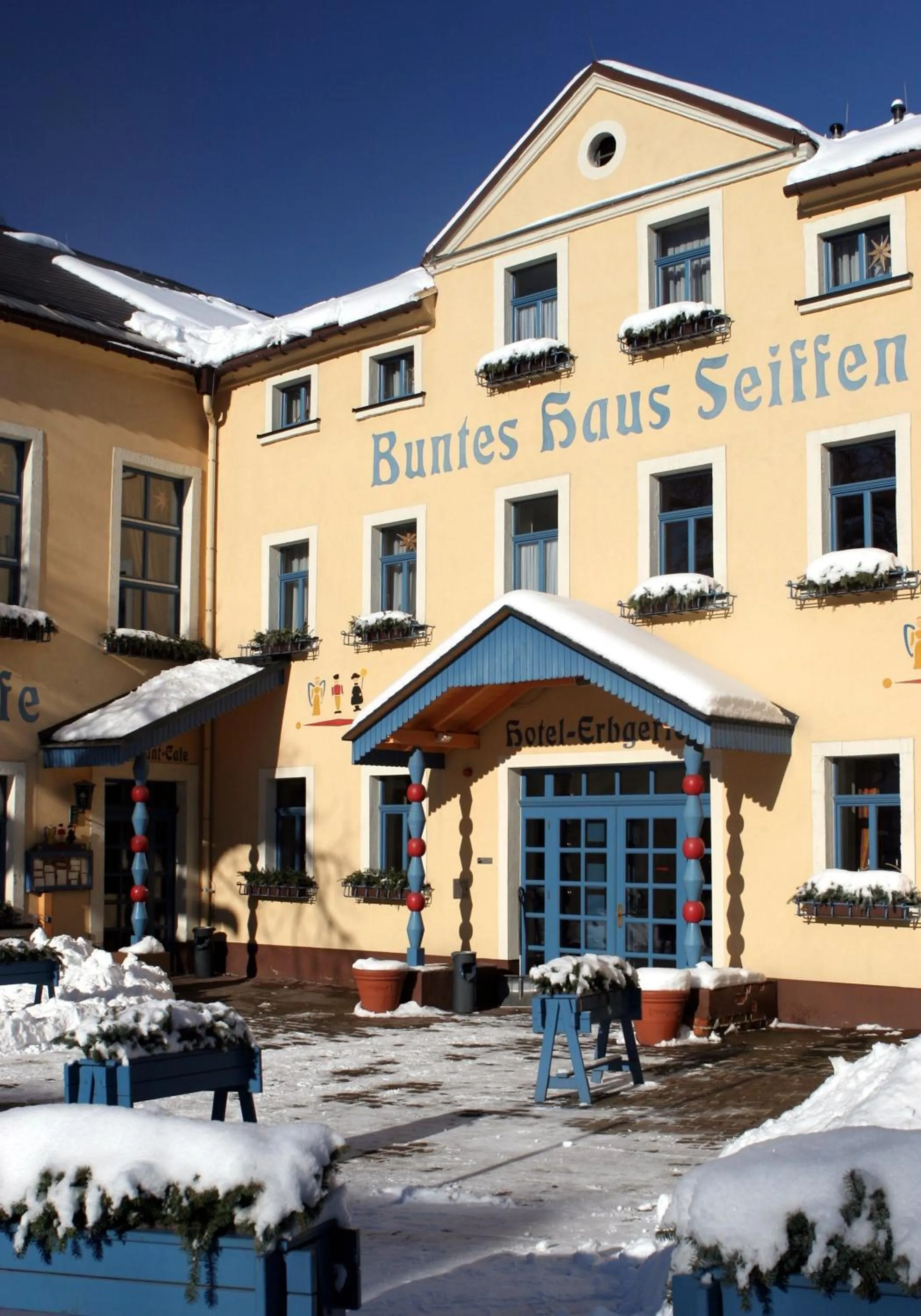 Property building in Hotel Erbgericht Buntes Haus