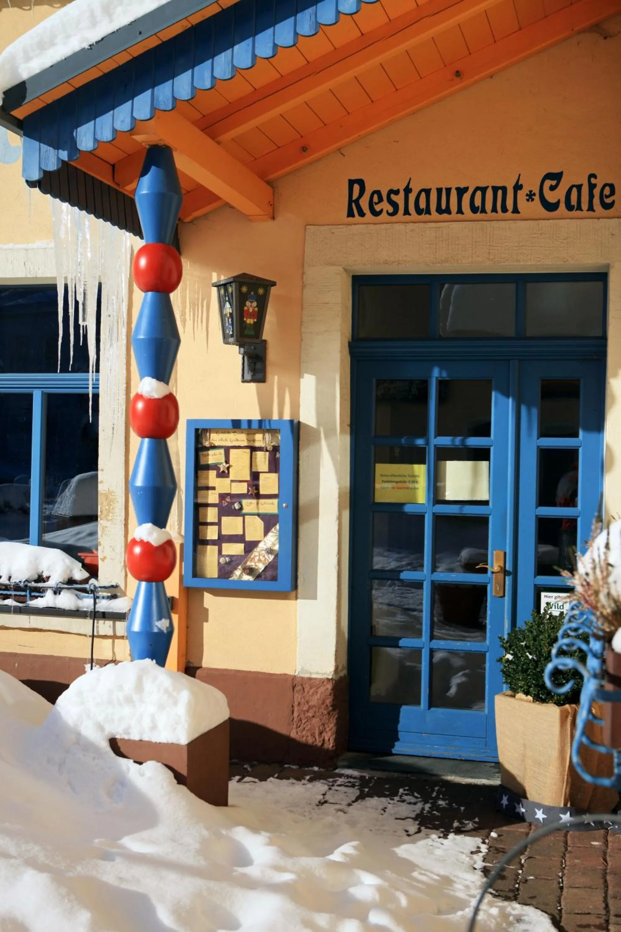 Property building in Hotel Erbgericht Buntes Haus