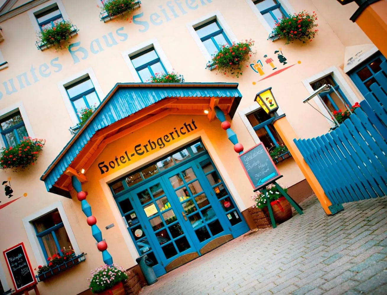 Facade/entrance in Hotel Erbgericht Buntes Haus