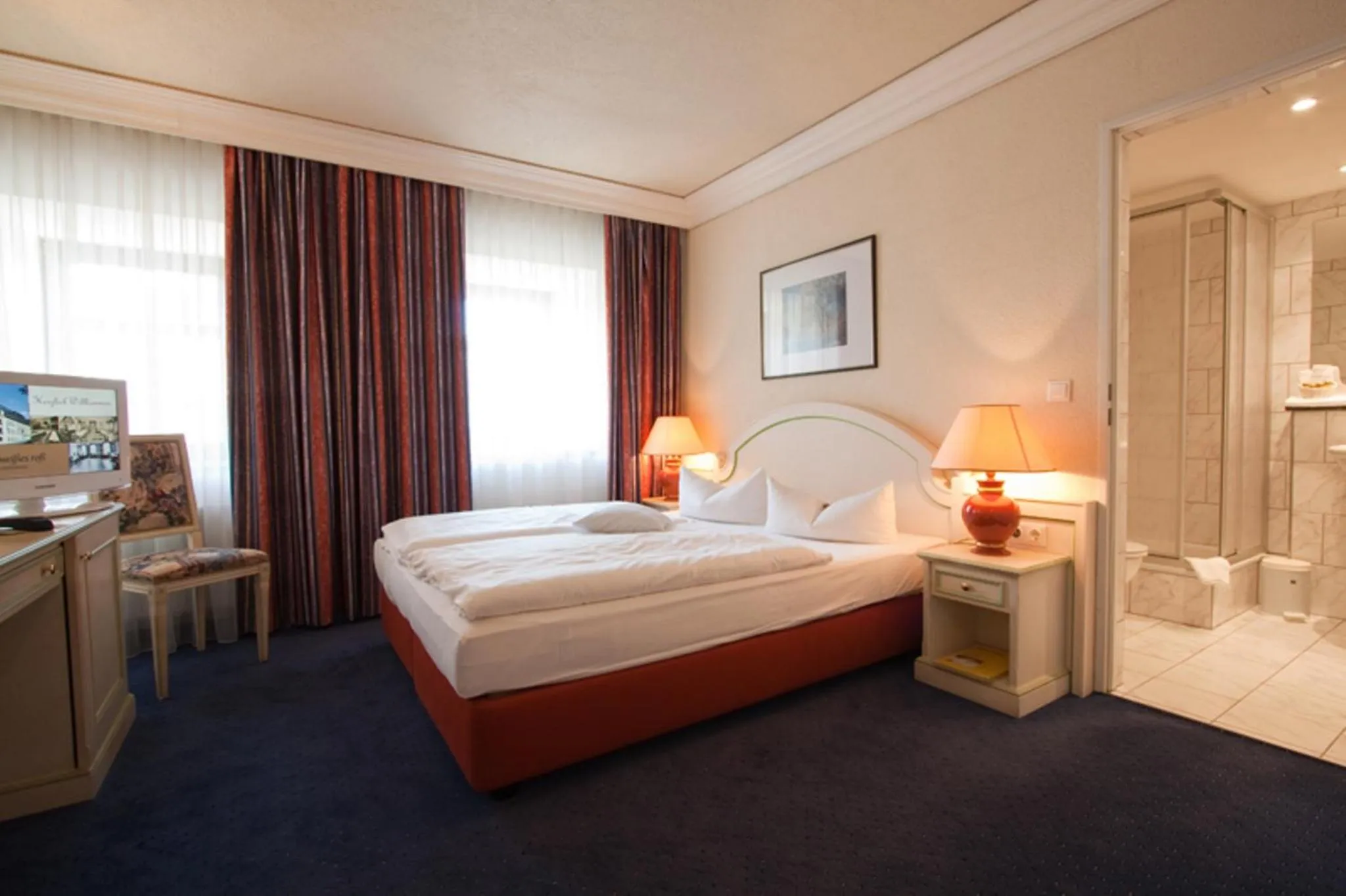 Photo of the whole room, Bed in Hotel Weißes Roß