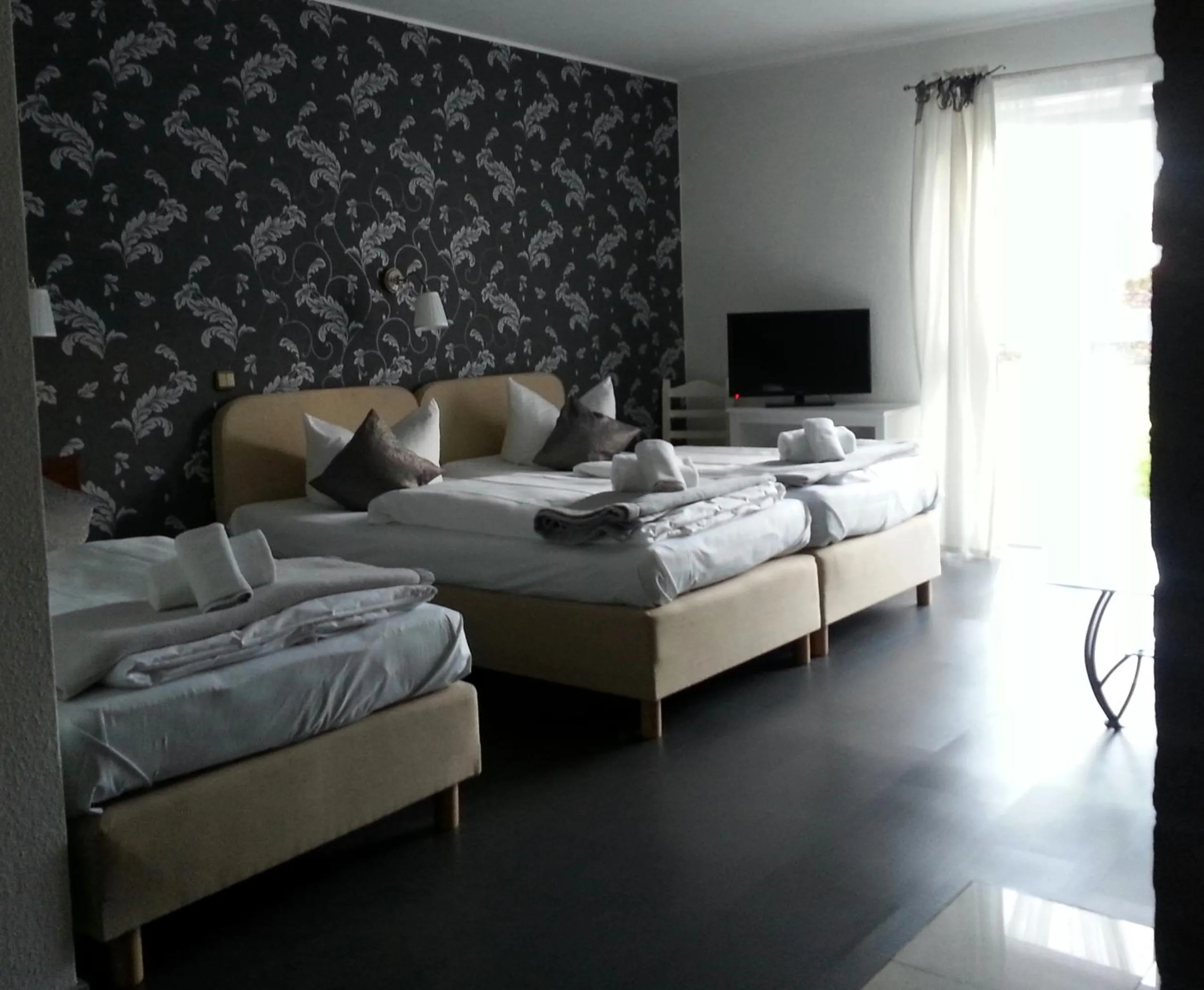 Triple Room with Terrace in Lieth-Hotel-Grünreich