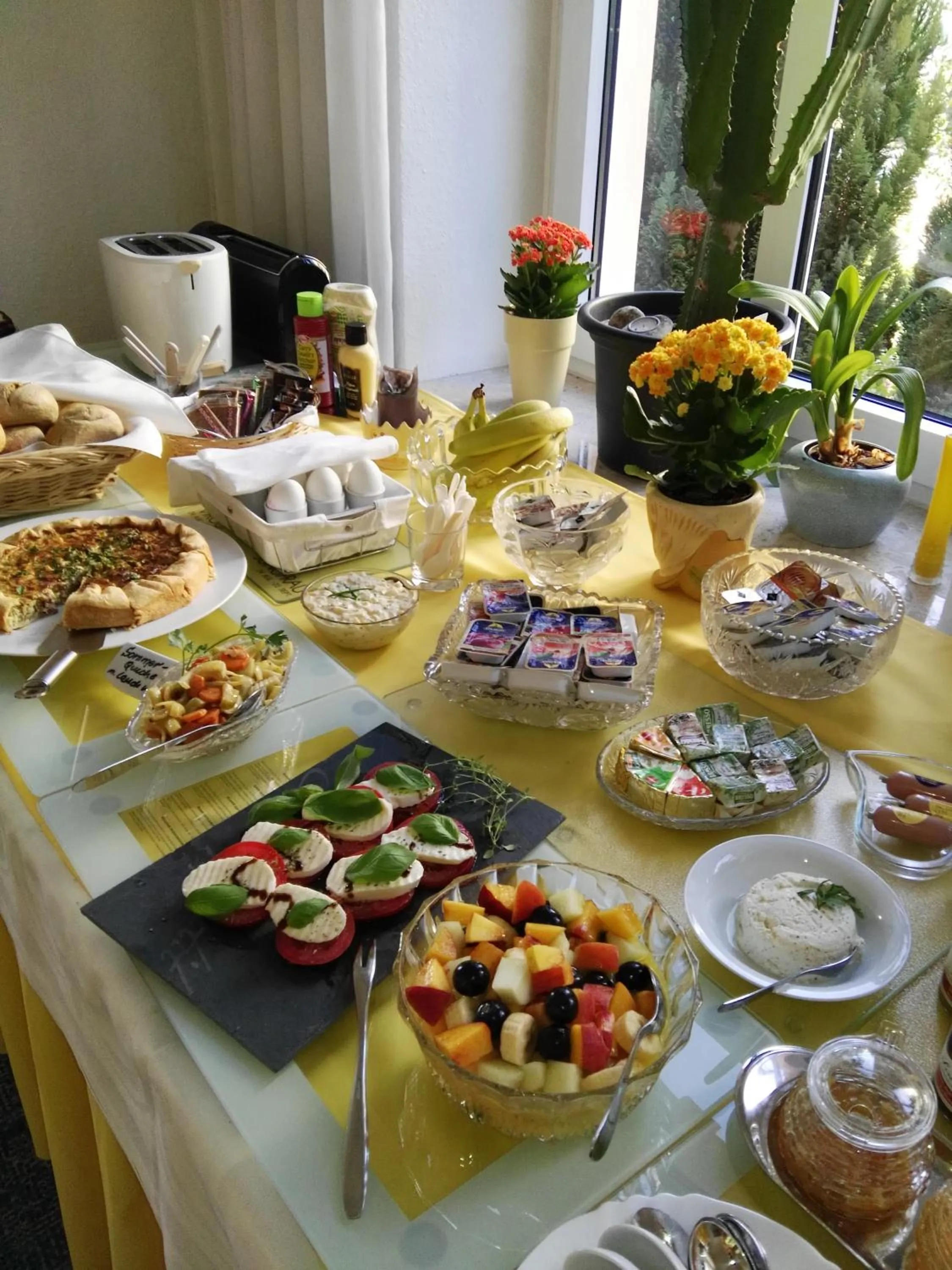 Buffet breakfast in Hotel Carolinenhof