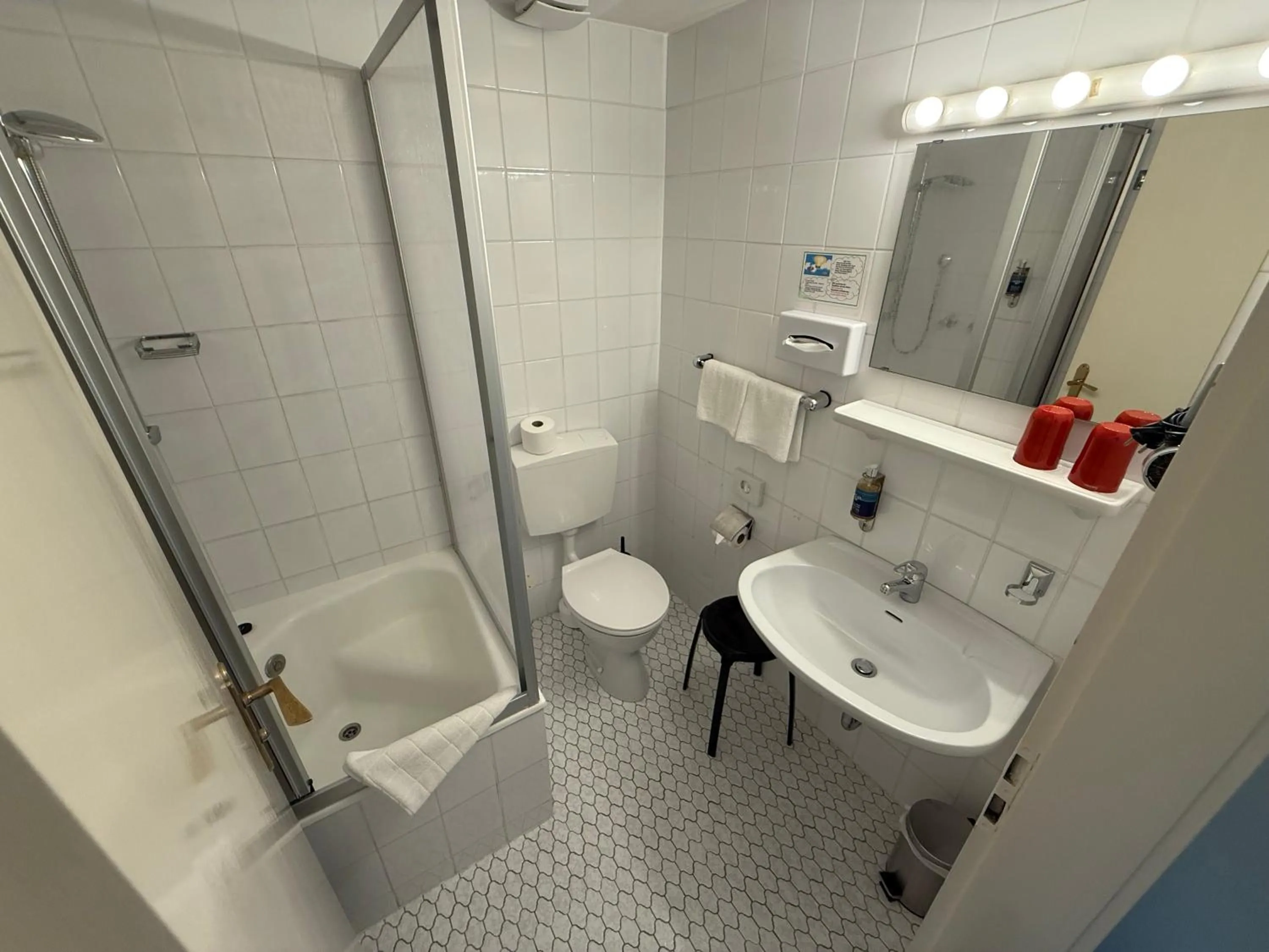 Shower in Hotel Carolinenhof