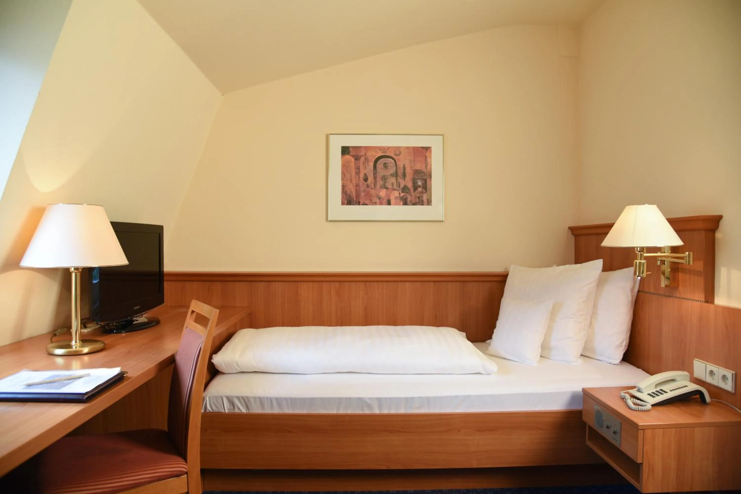TV and multimedia, Bed in Parkhotel Bad Homburg