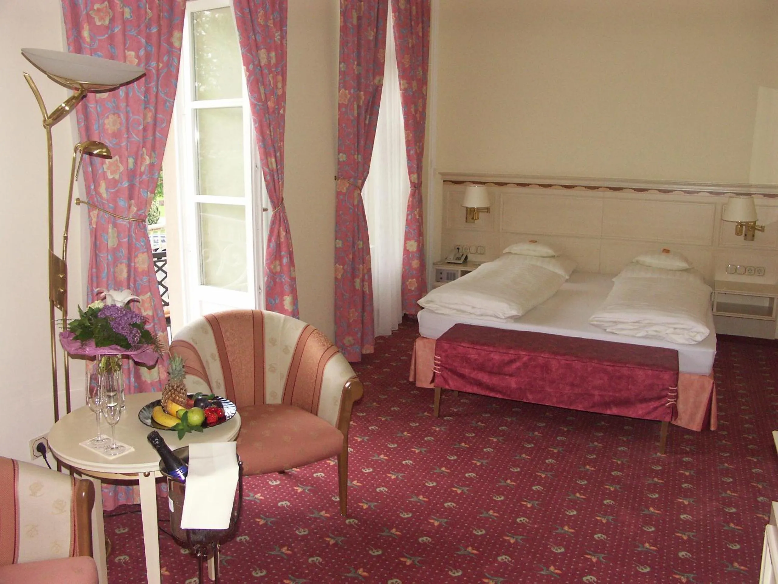 Bed in Parkhotel Bad Homburg