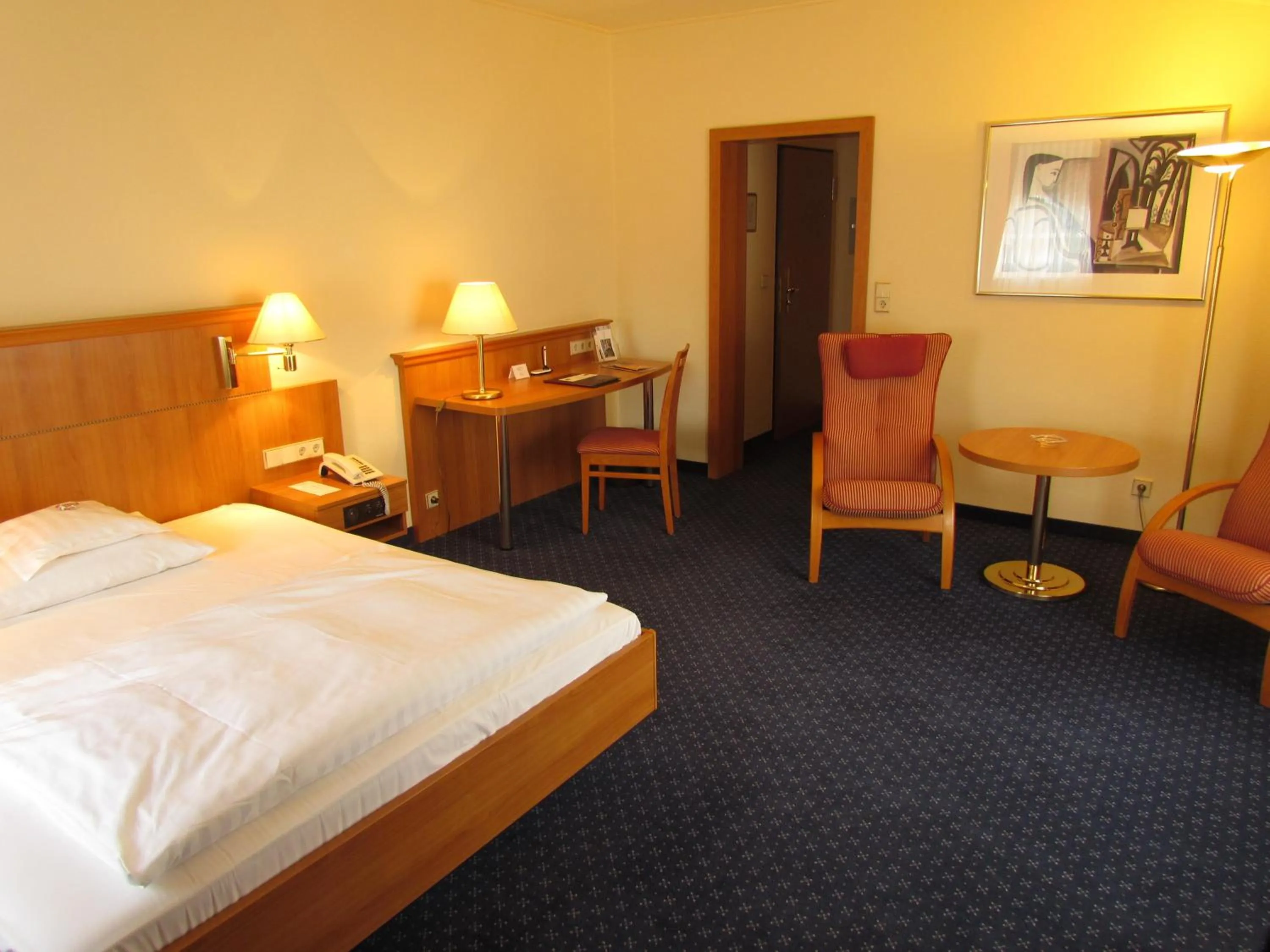 Photo of the whole room, Bed in Parkhotel Bad Homburg