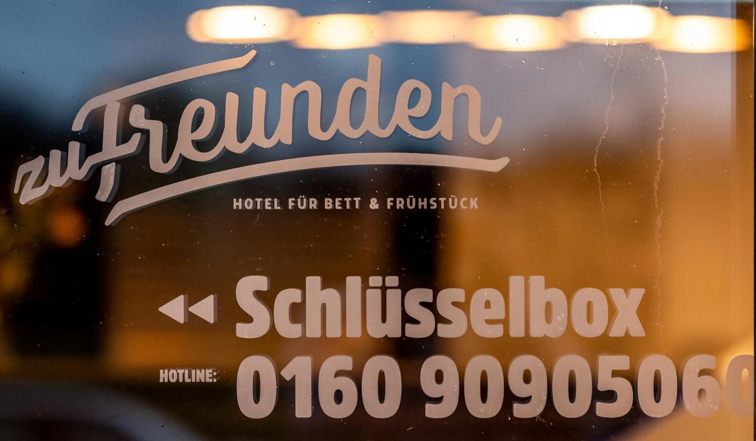 Logo/Certificate/Sign in Hotel Zu Freunden