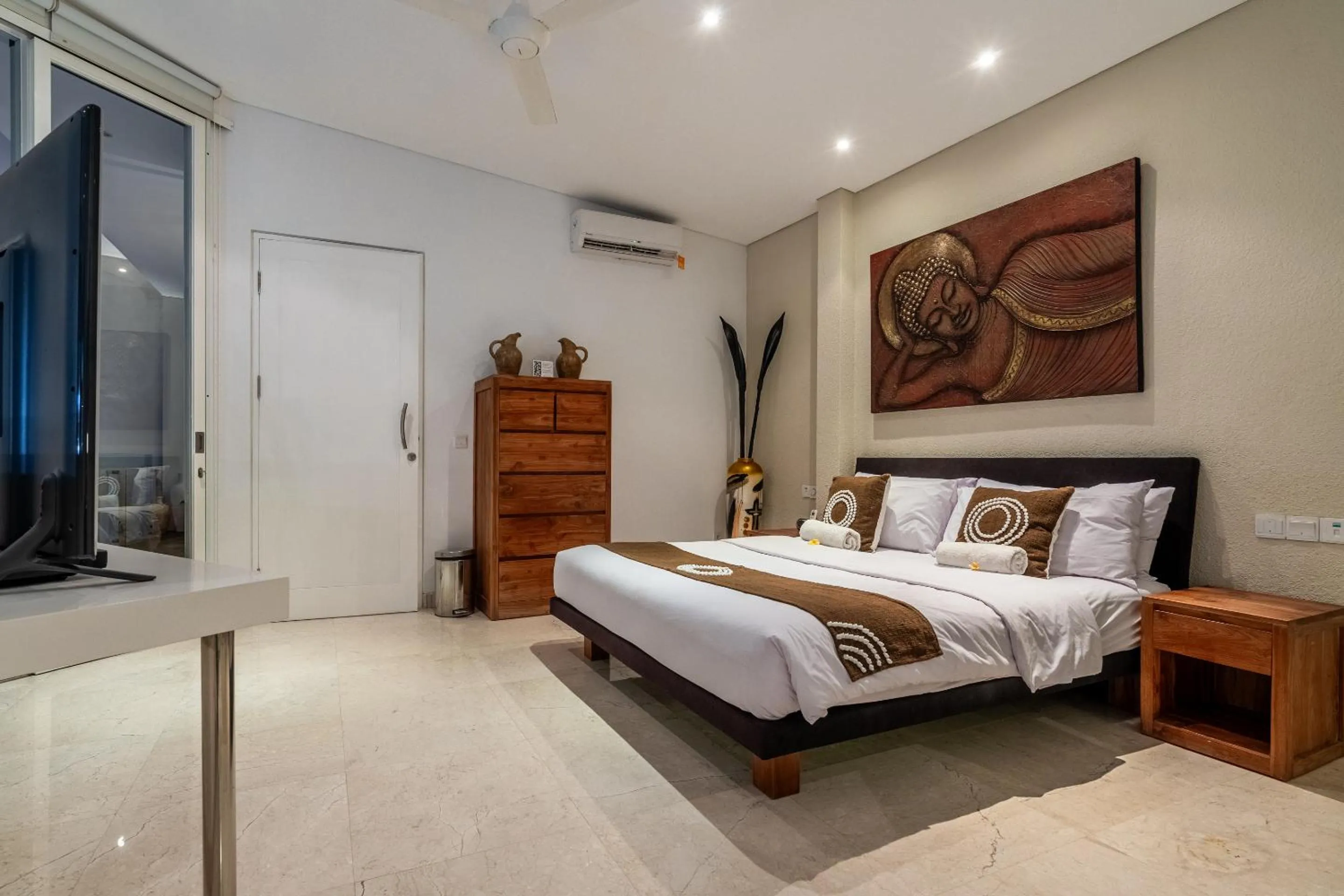 Bed in AQ-VA Hotel & Villas Seminyak