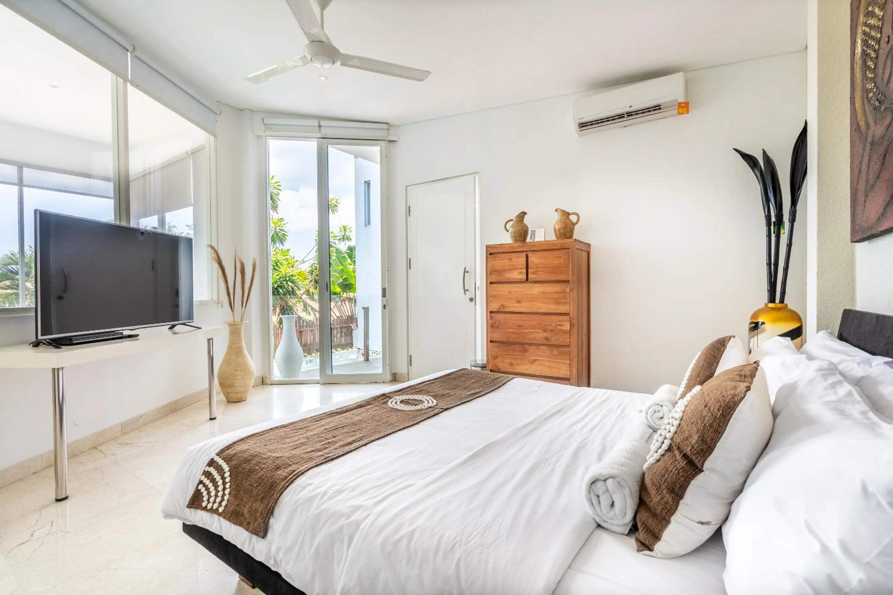 Bed in AQ-VA Hotel & Villas Seminyak