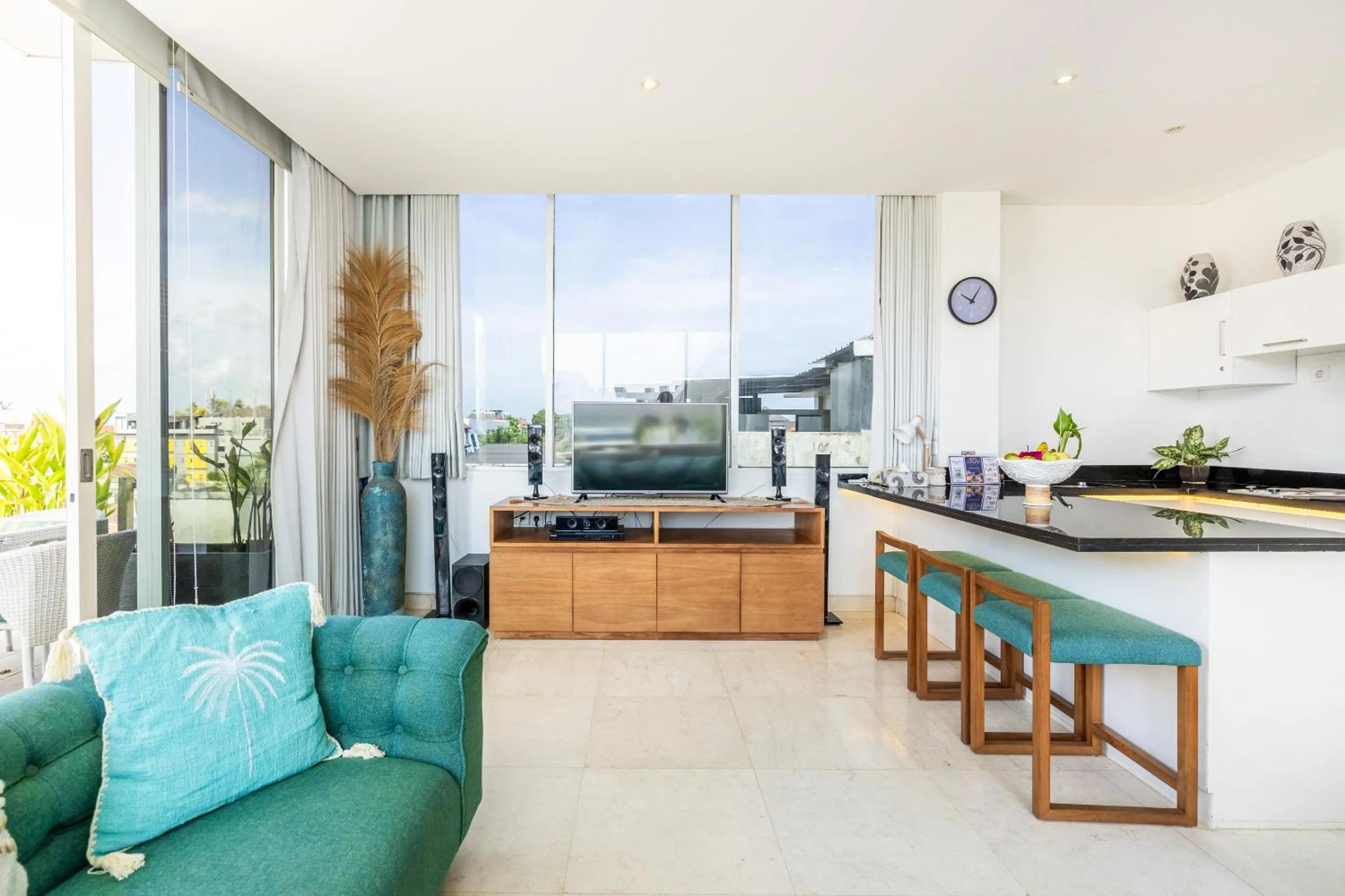 Communal lounge/ TV room in AQ-VA Hotel & Villas Seminyak