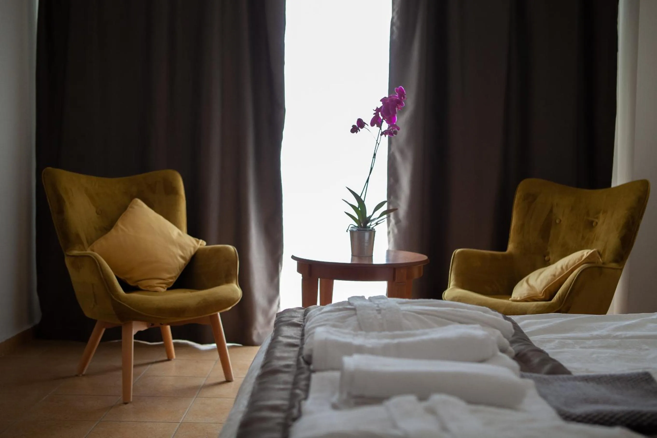 Living room, Bed in City Gate Hotel Airport Thessaloniki