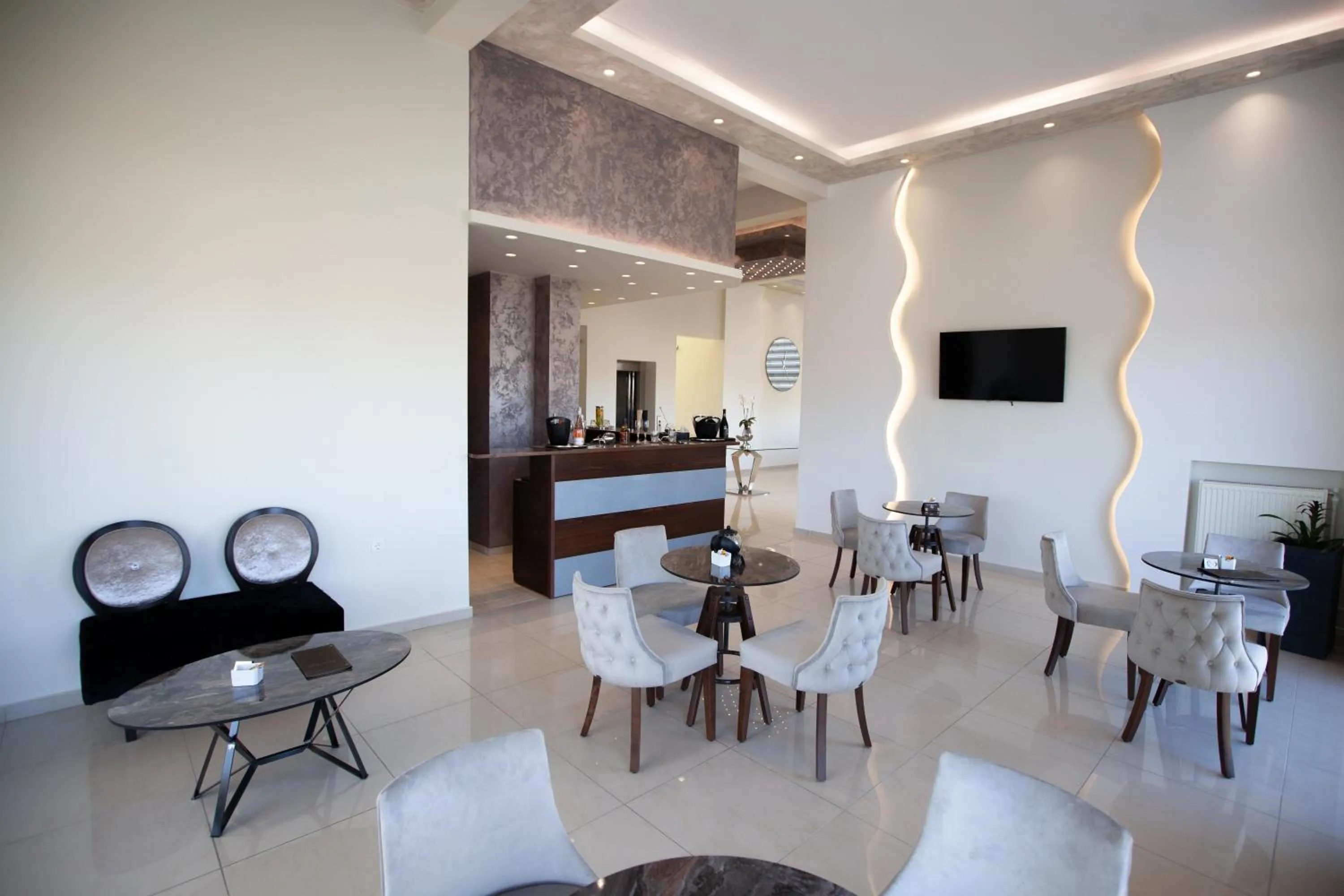 Communal lounge/ TV room in City Gate Hotel Airport Thessaloniki