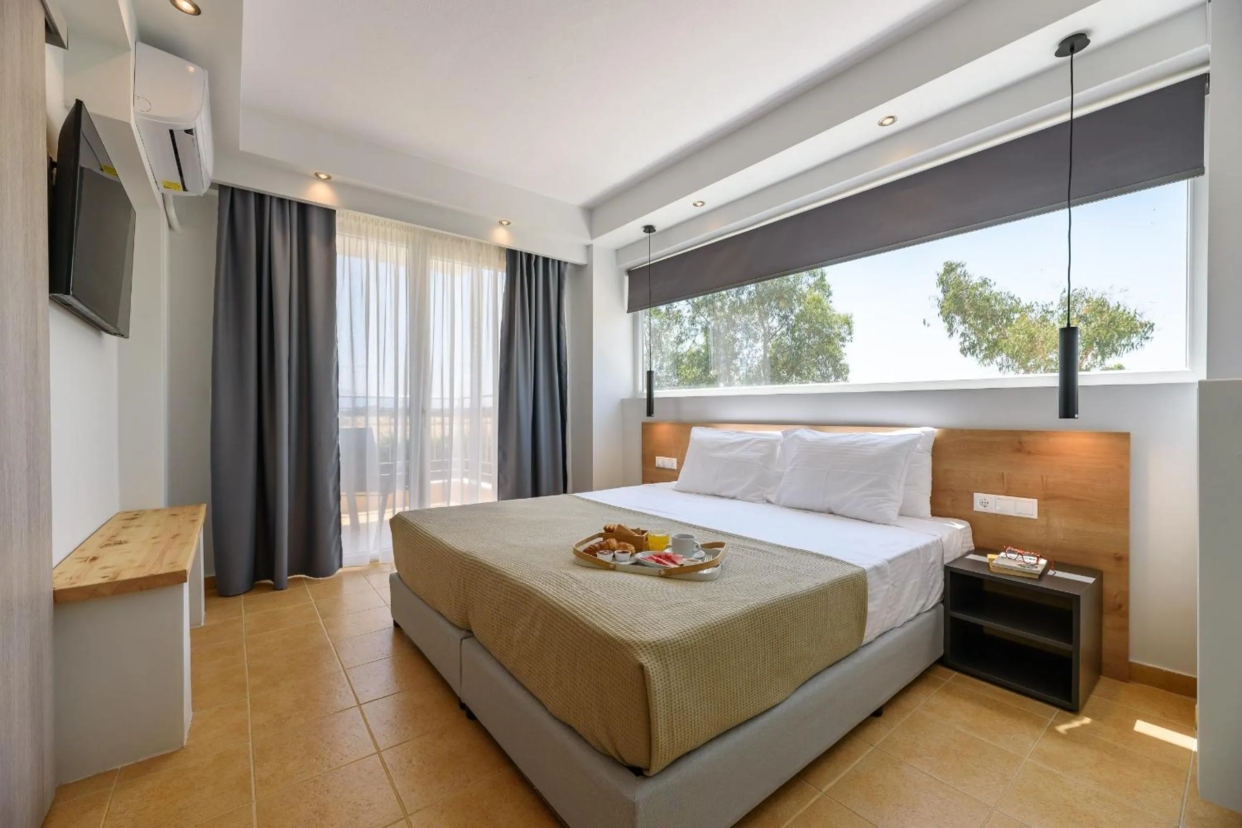 Photo of the whole room, Bed in City Gate Hotel Airport Thessaloniki