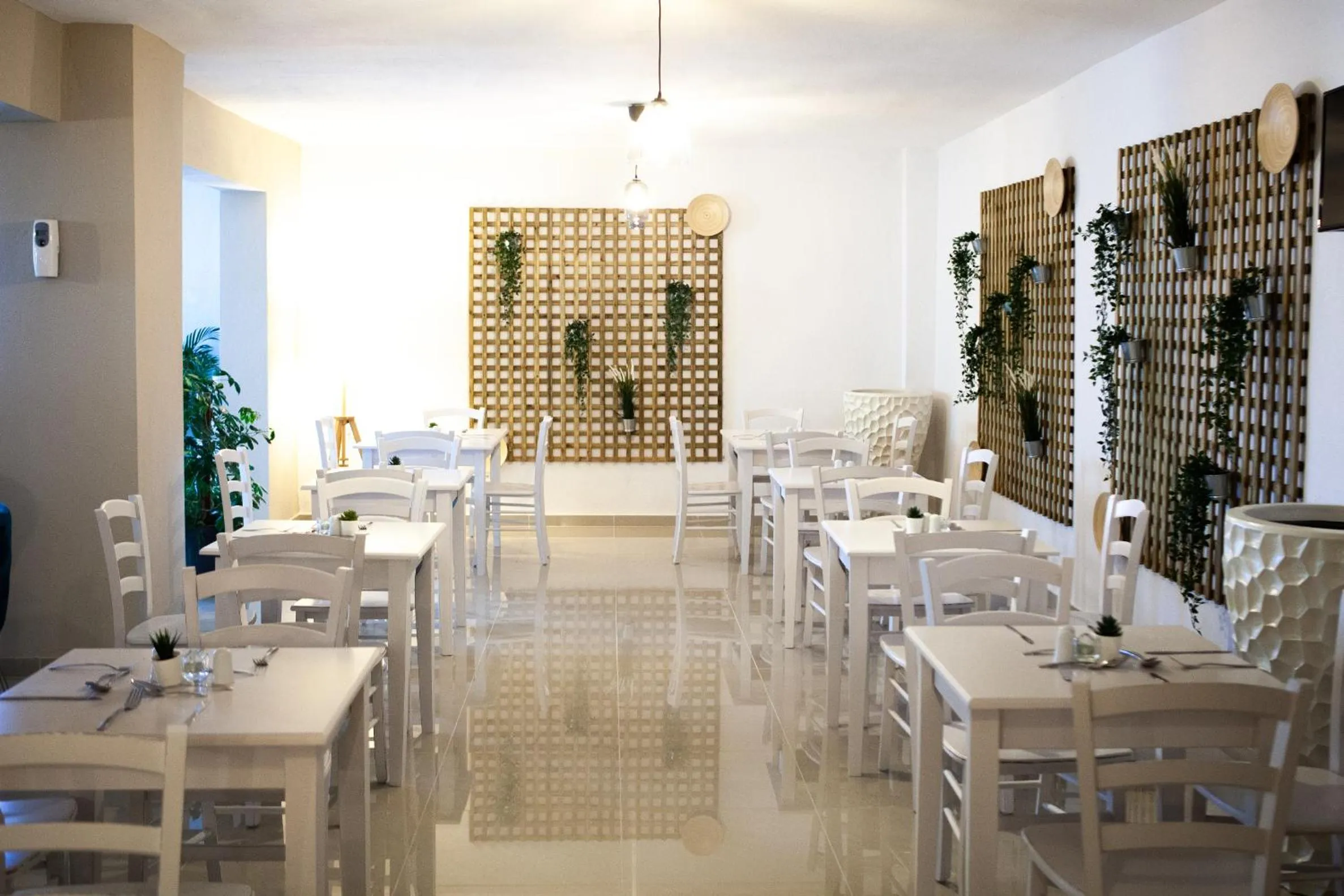 Restaurant/places to eat in City Gate Hotel Airport Thessaloniki