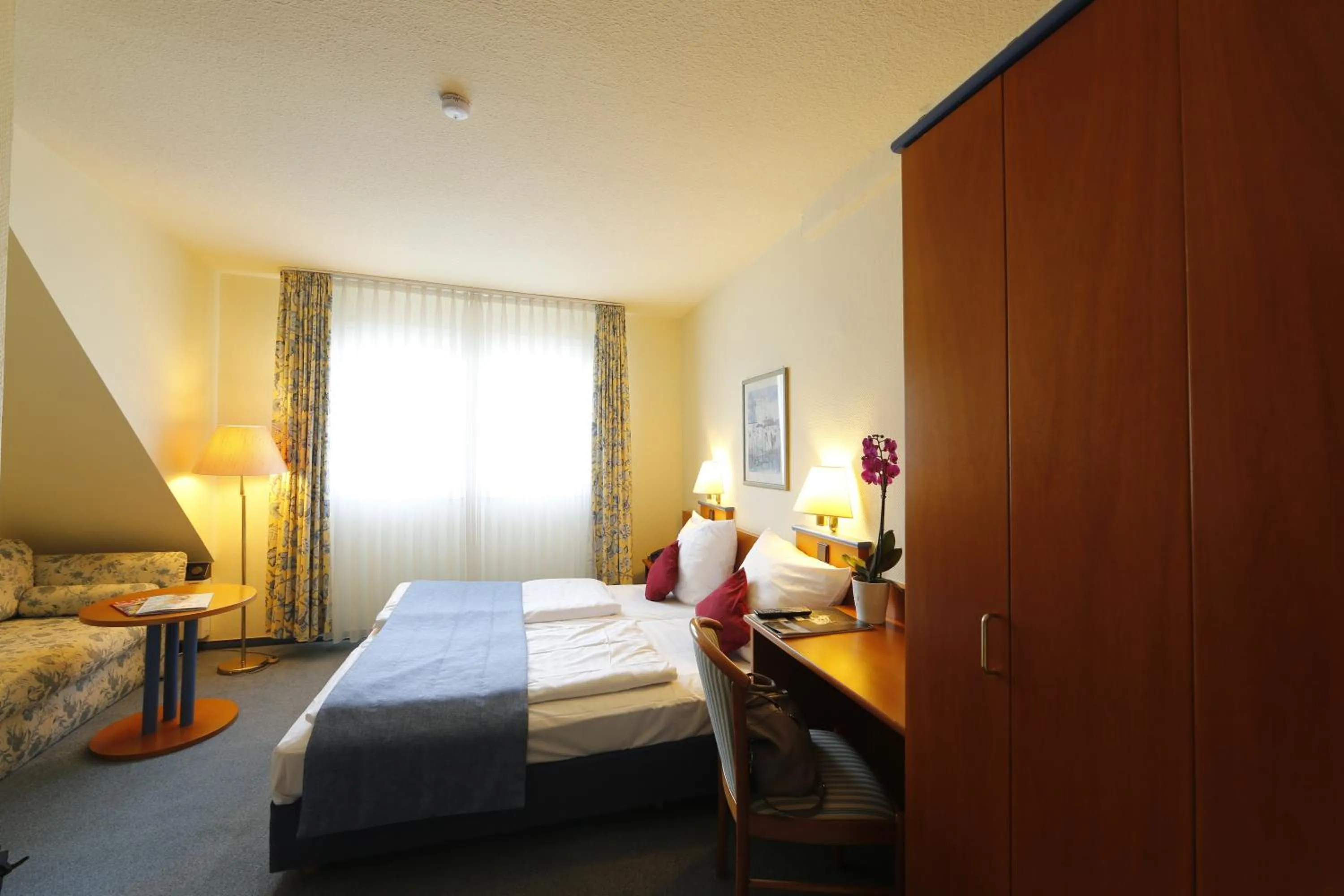 Photo of the whole room, Bed in Hotel Karl Noss