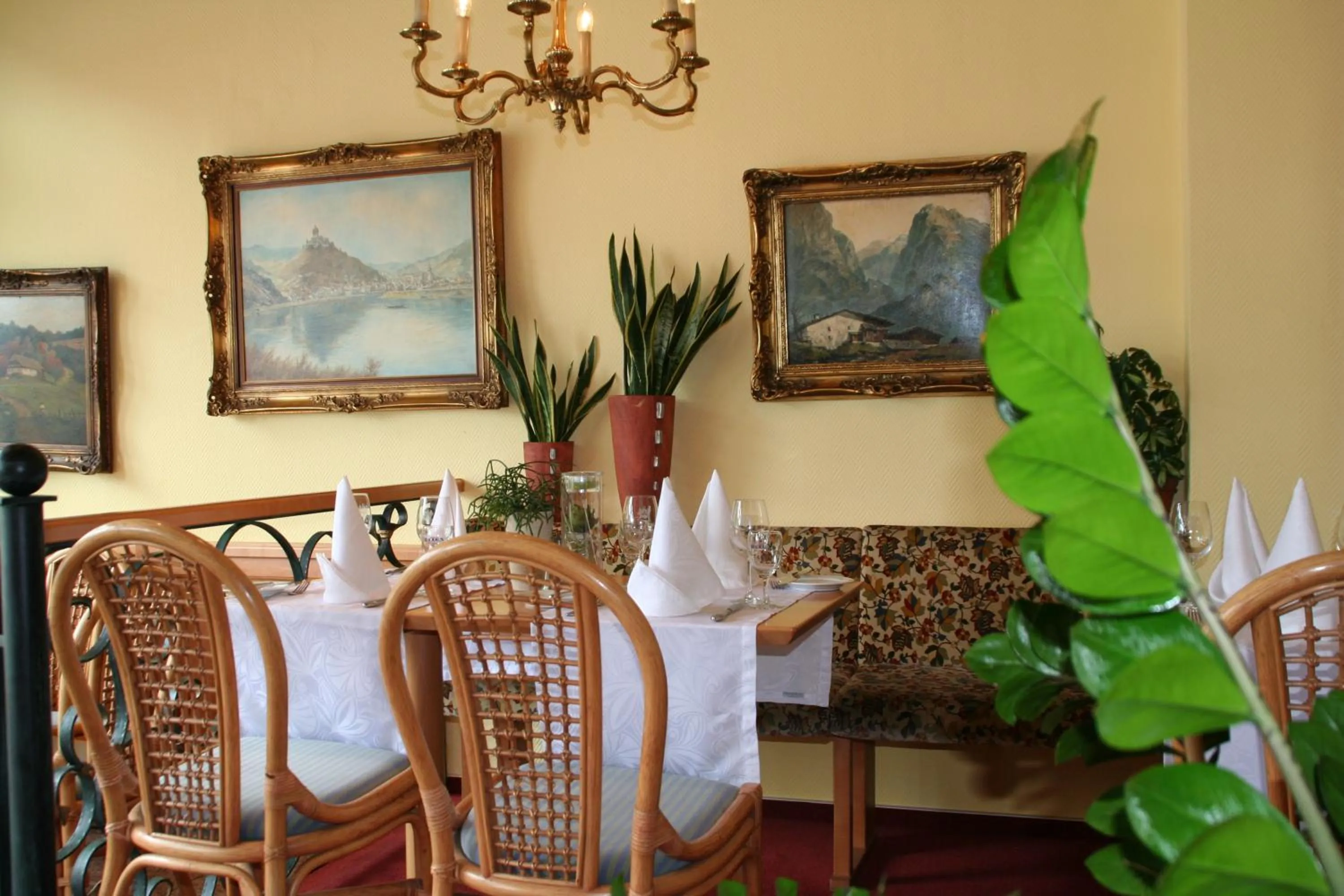 Restaurant/places to eat in Hotel Karl Noss