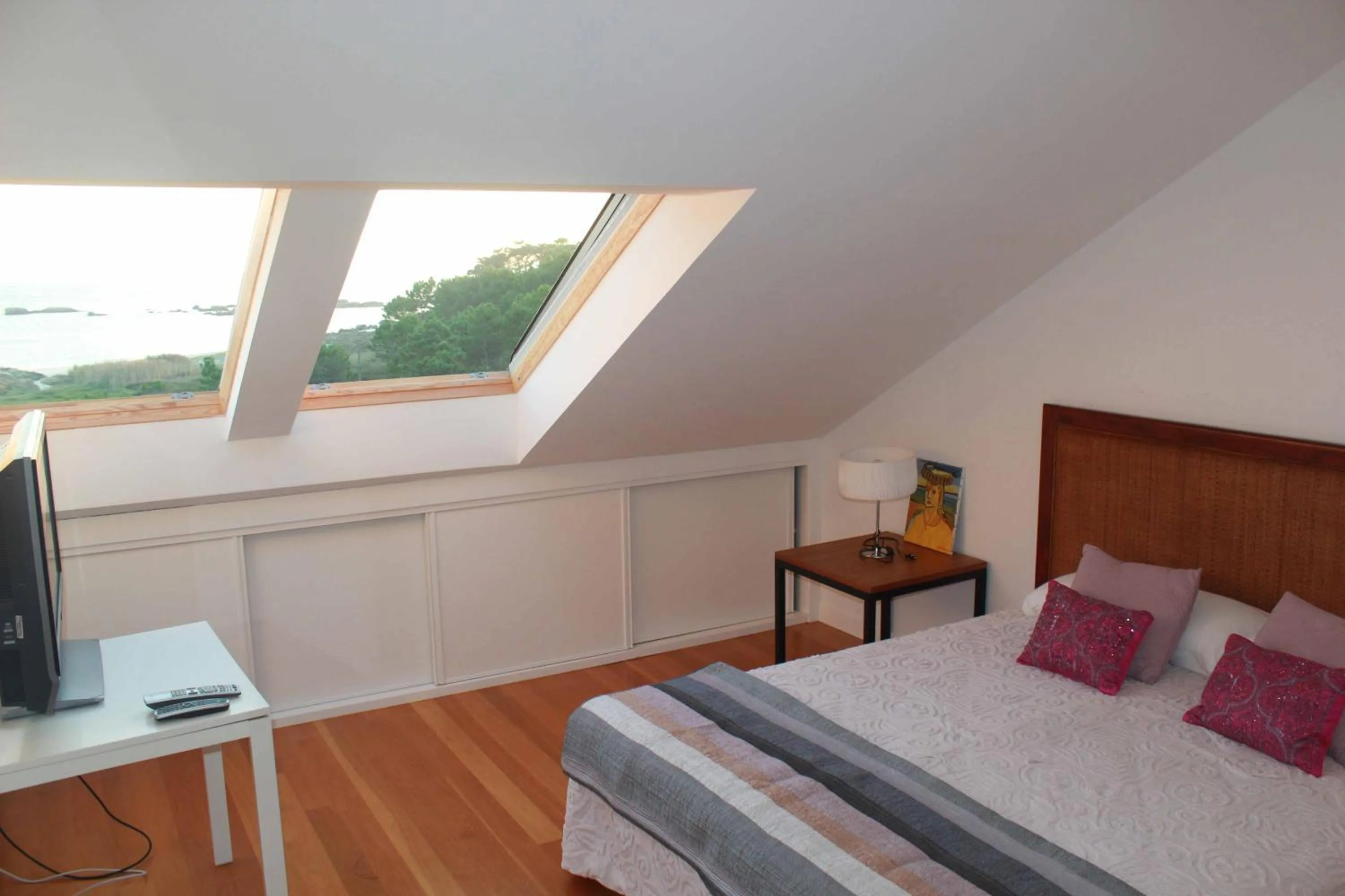 Photo of the whole room, Bed in COMPEJO RAEIROS O GROVE, S Vicente do Mar