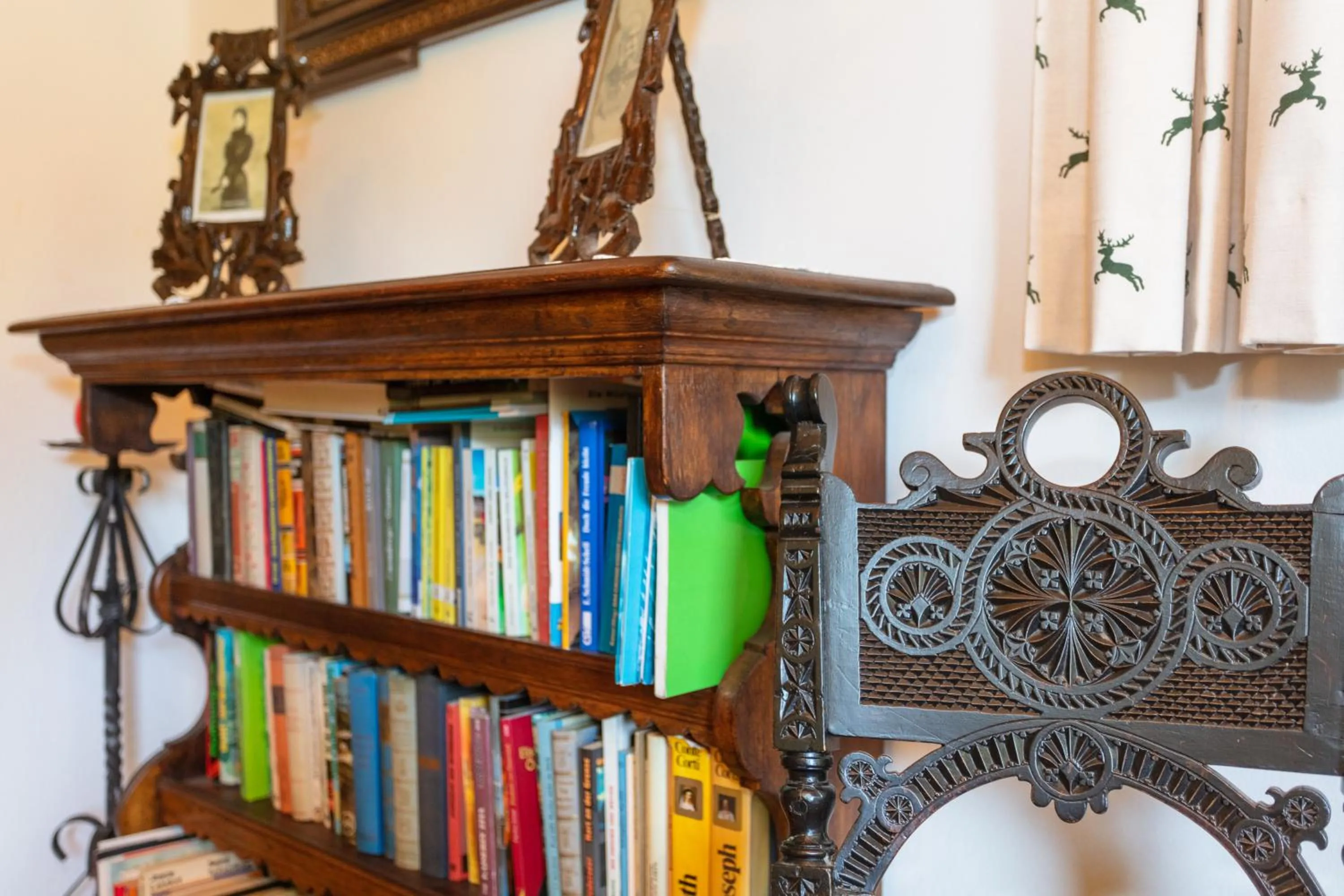 Library in Pension Sonneck