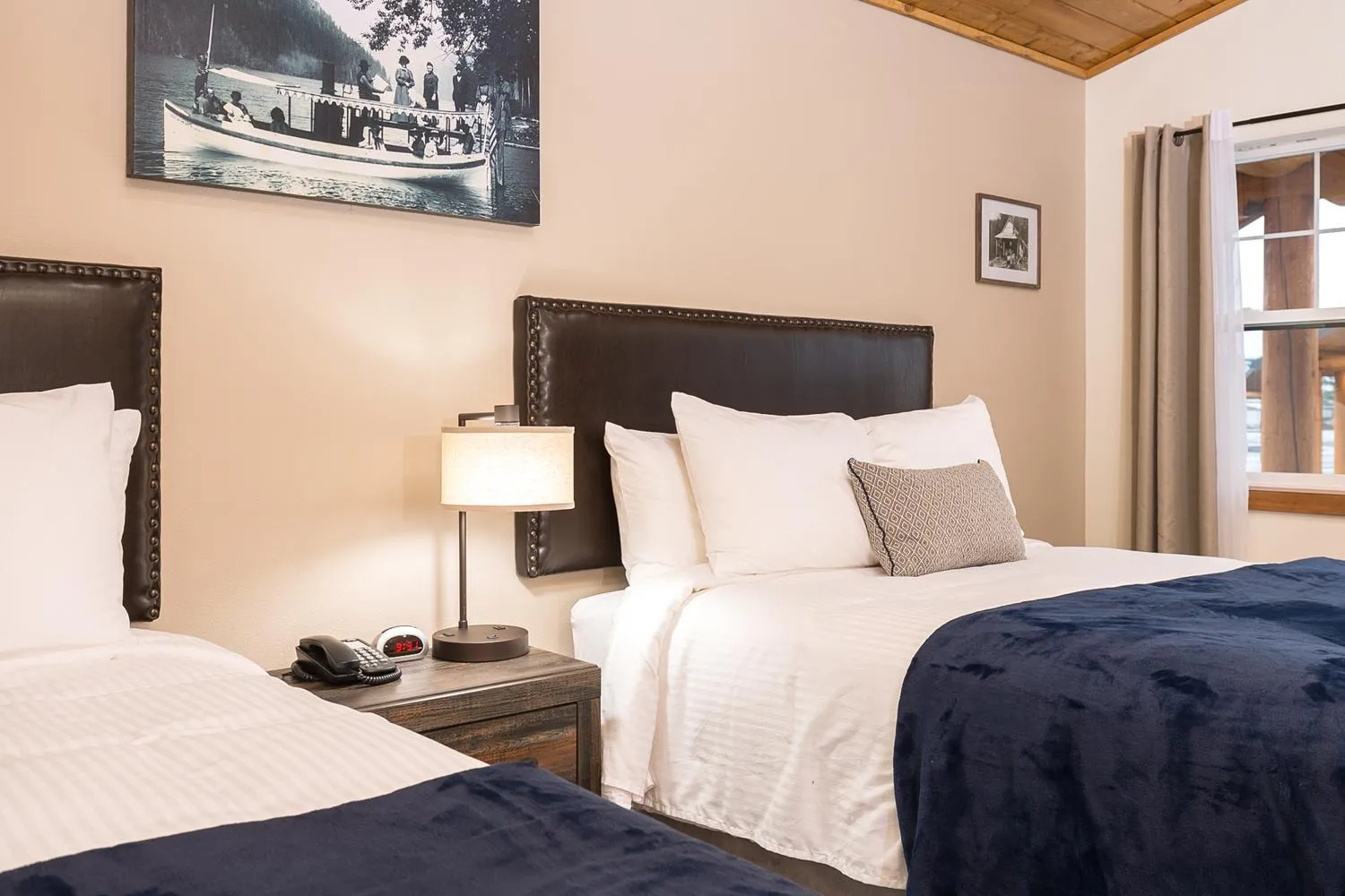 Bed in Woodland Inns