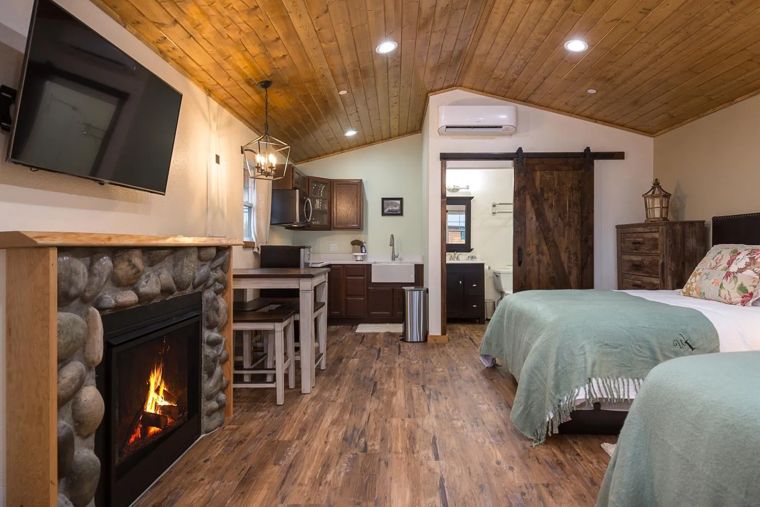 Bed in Woodland Inns