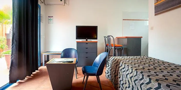 Studio in La Madrague-Surf Beach Sea