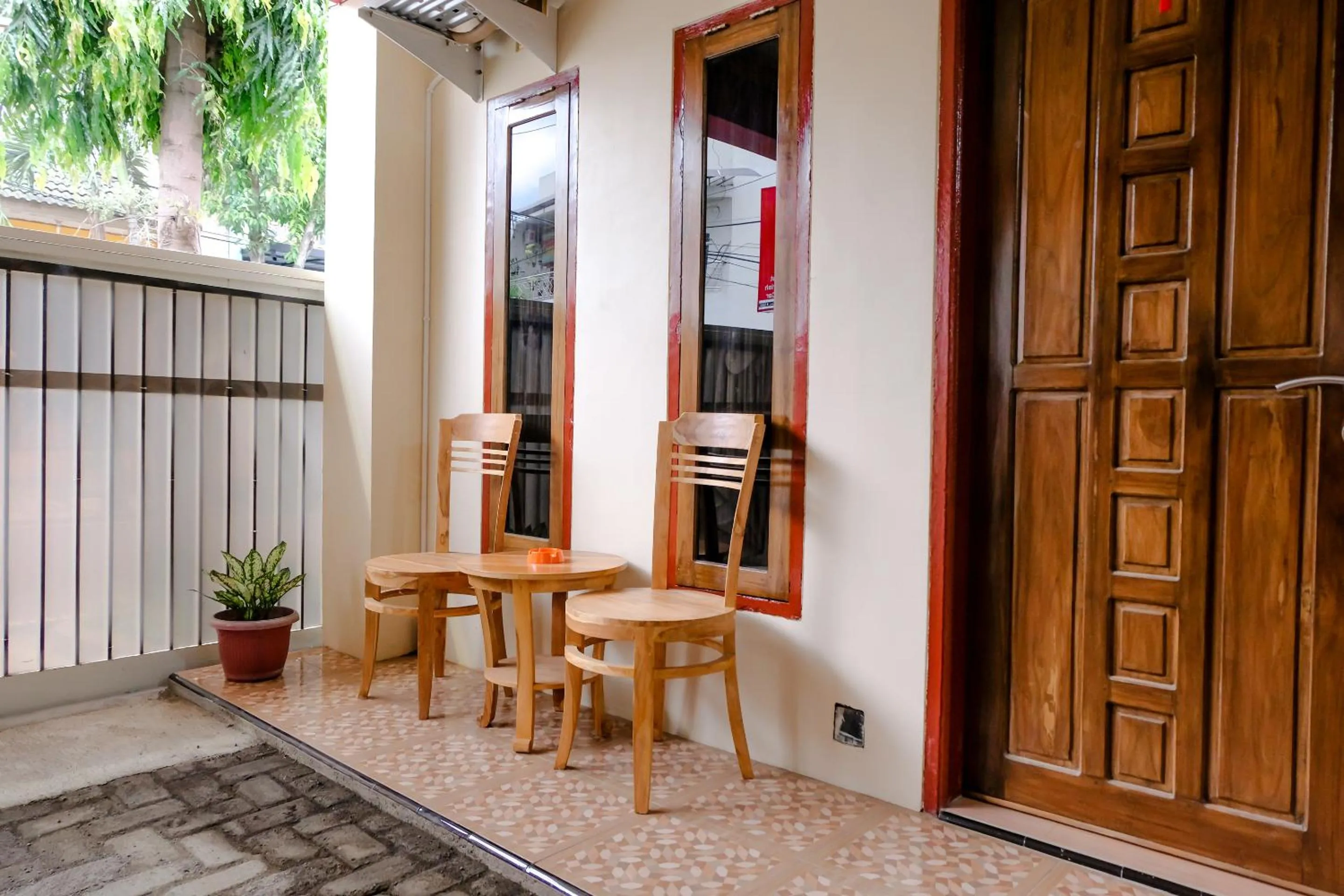 Patio in RedDoorz Syariah At Sulfat Malang