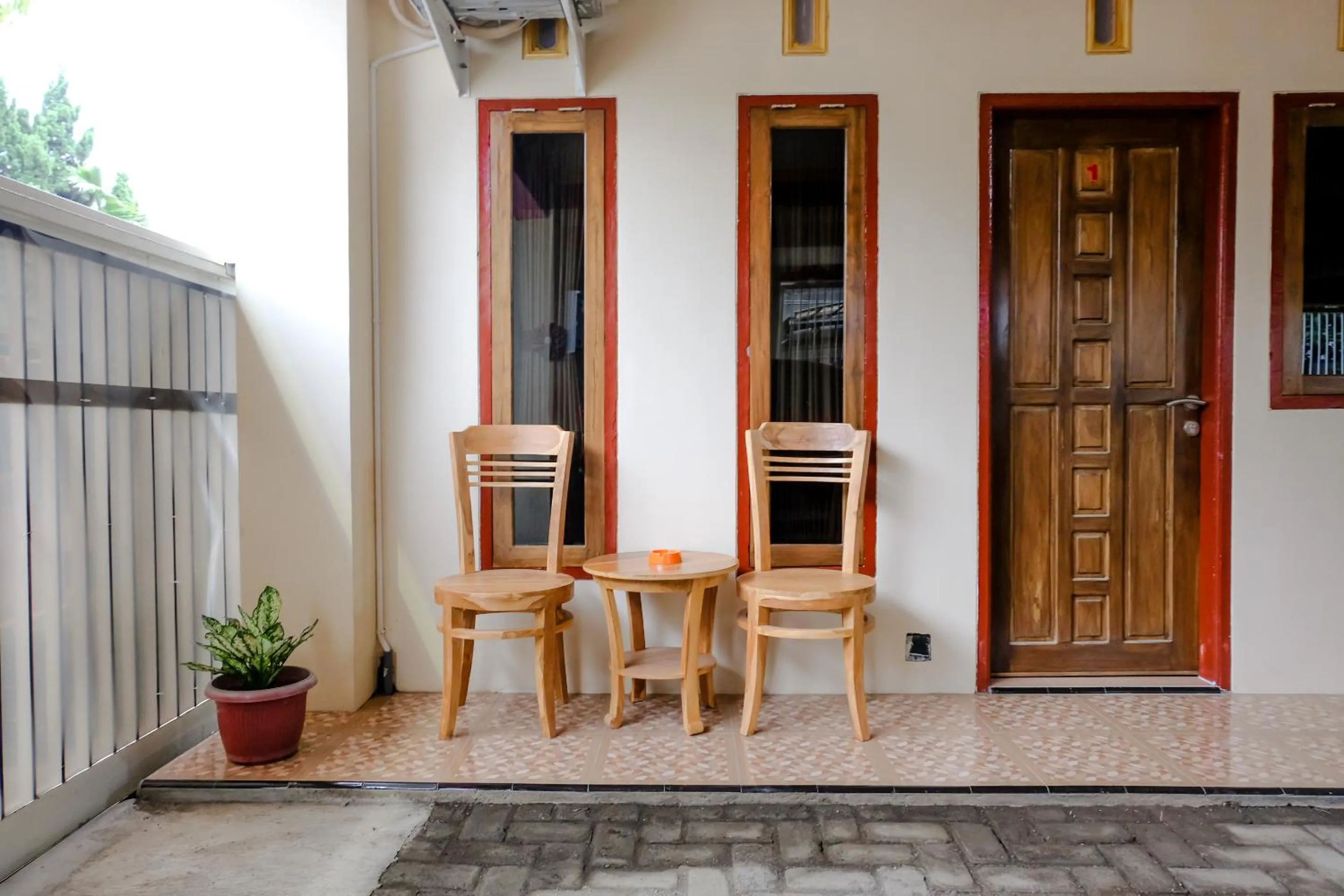 Patio in RedDoorz Syariah At Sulfat Malang