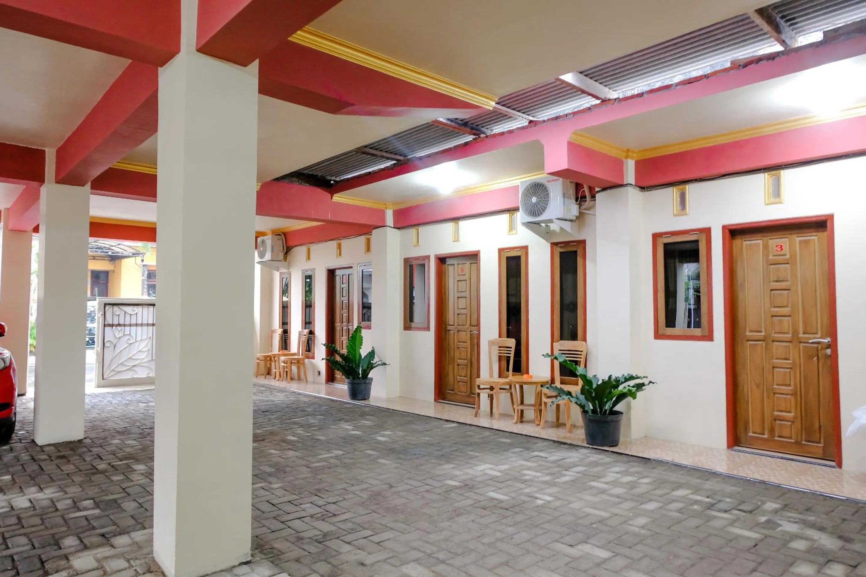 Property building in RedDoorz Syariah At Sulfat Malang